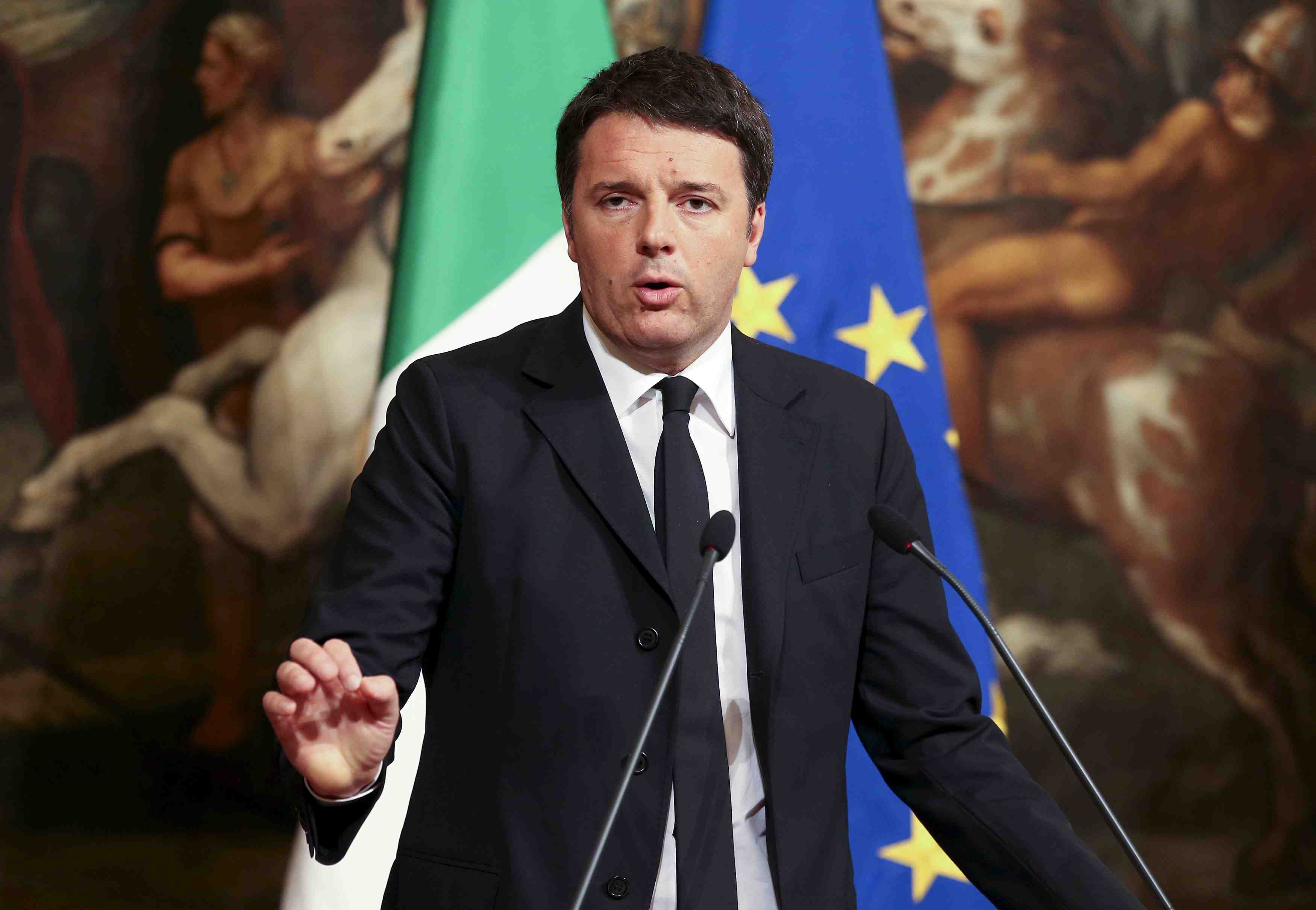 Matteo renzi attaque apres la demission de la ministre de l'industrie
