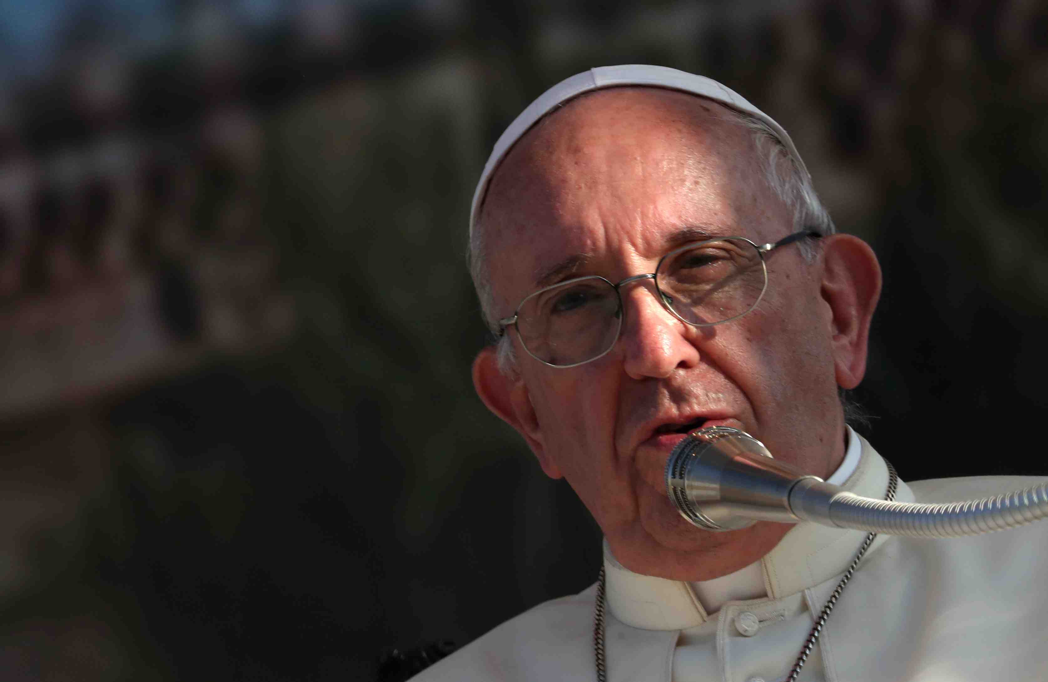 Le pape francois renvoie un pretre chilien accuse d'abus sexuels