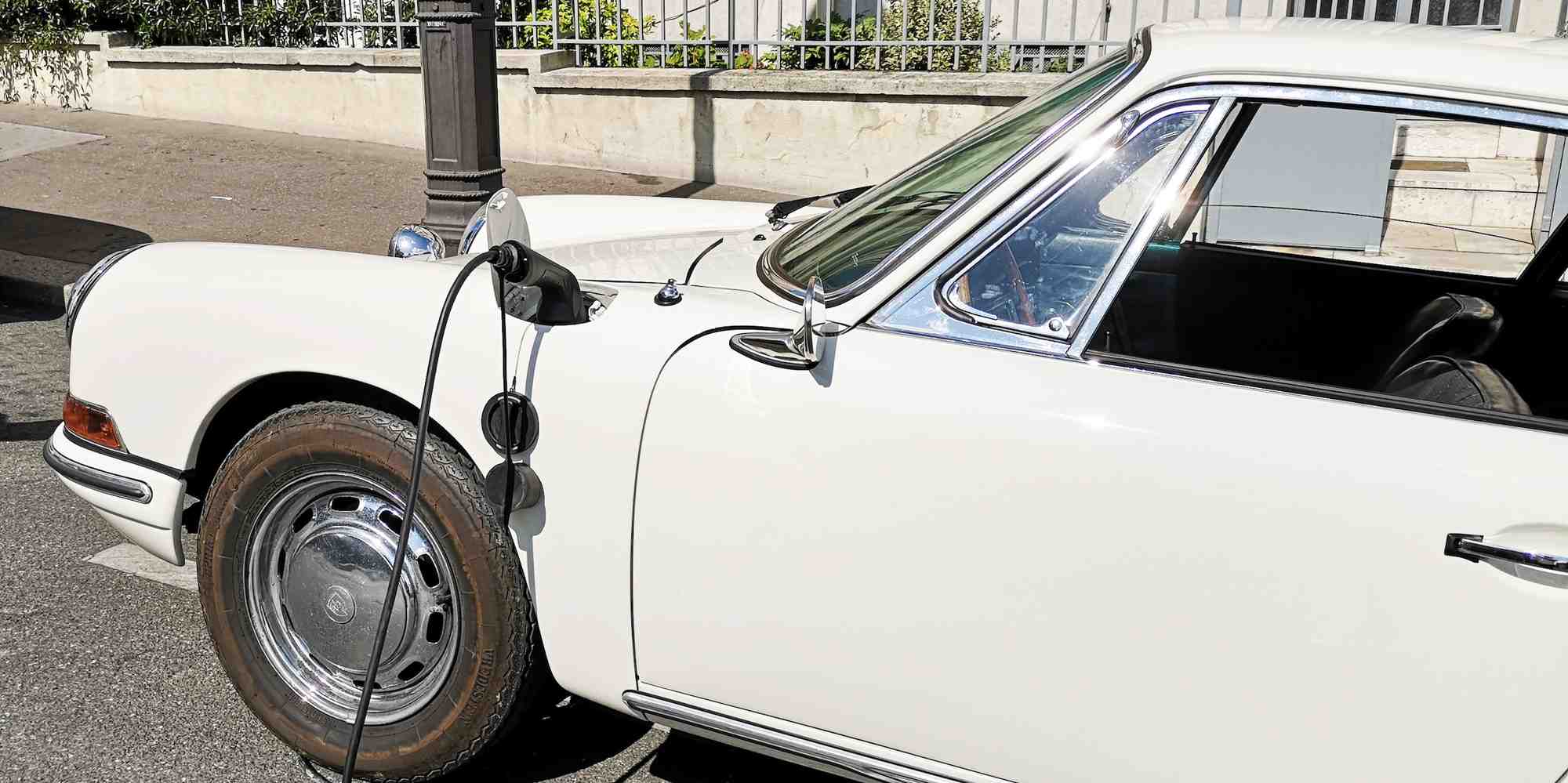 Cette Porsche 912 de 1968 a été rétrofité et roule désormais en 100% électrique (Crédit Retrofutur).