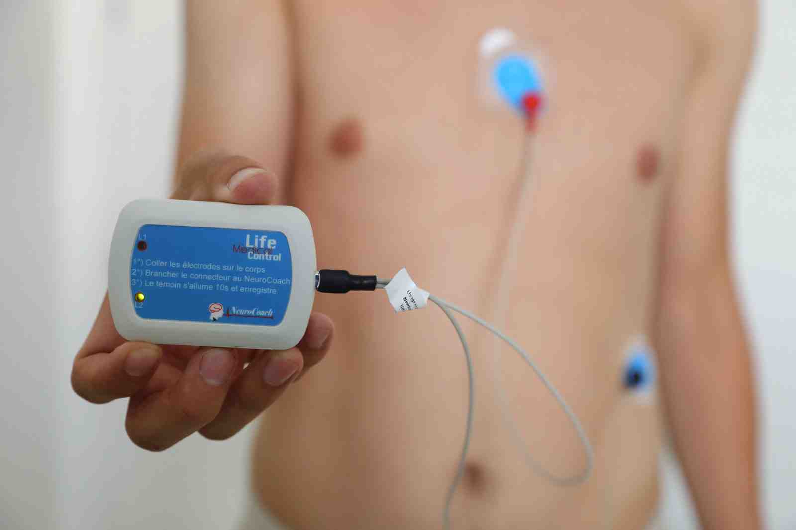 La start-up stéphanoise Life Medical Control a mis au point un boitier, le NeuroCoach, capable de dépister les risques d'AVC grâce à l'analyse de trois indicateurs.