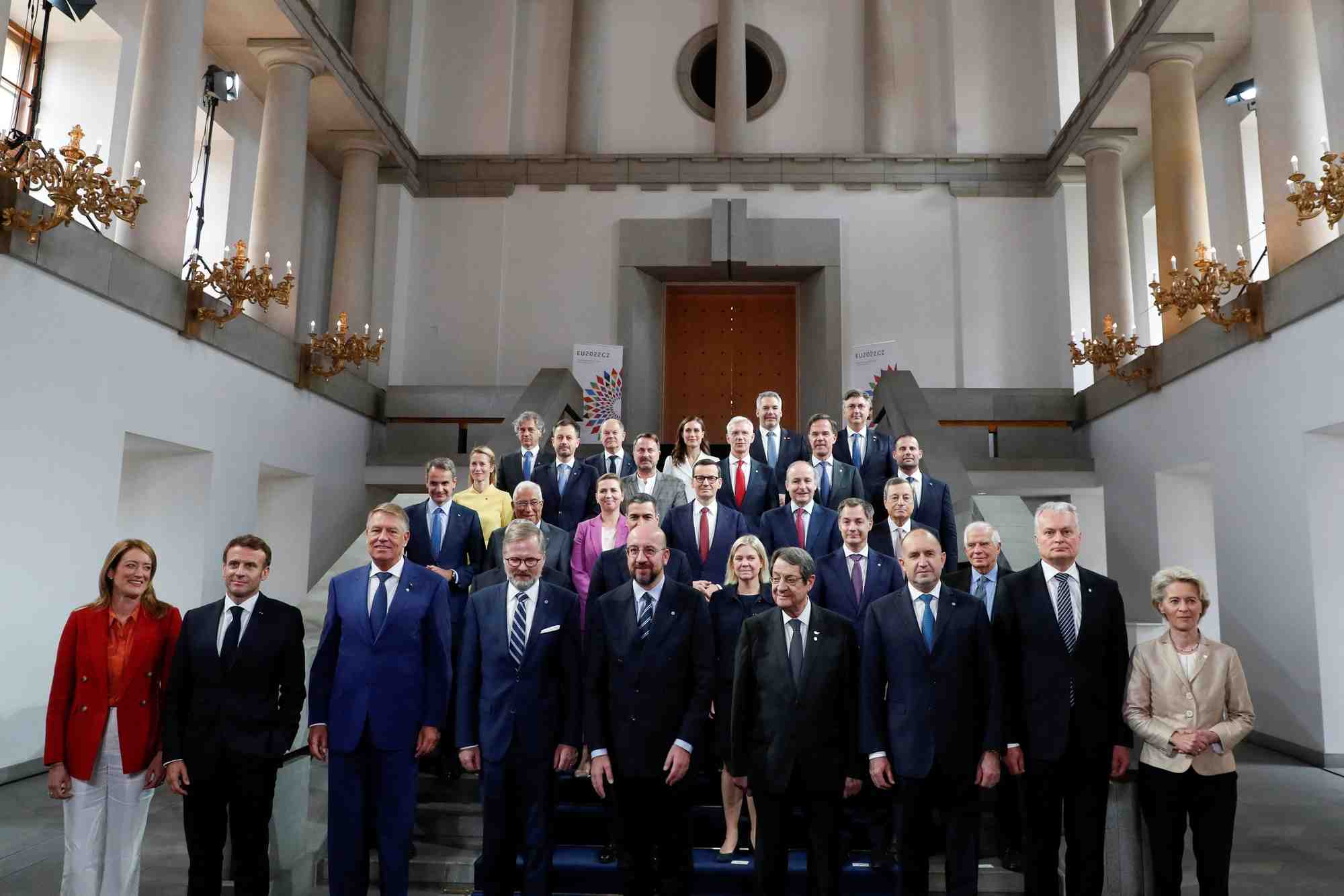 Les dirigeants de l'ue et des pays voisins se reunissent a prague