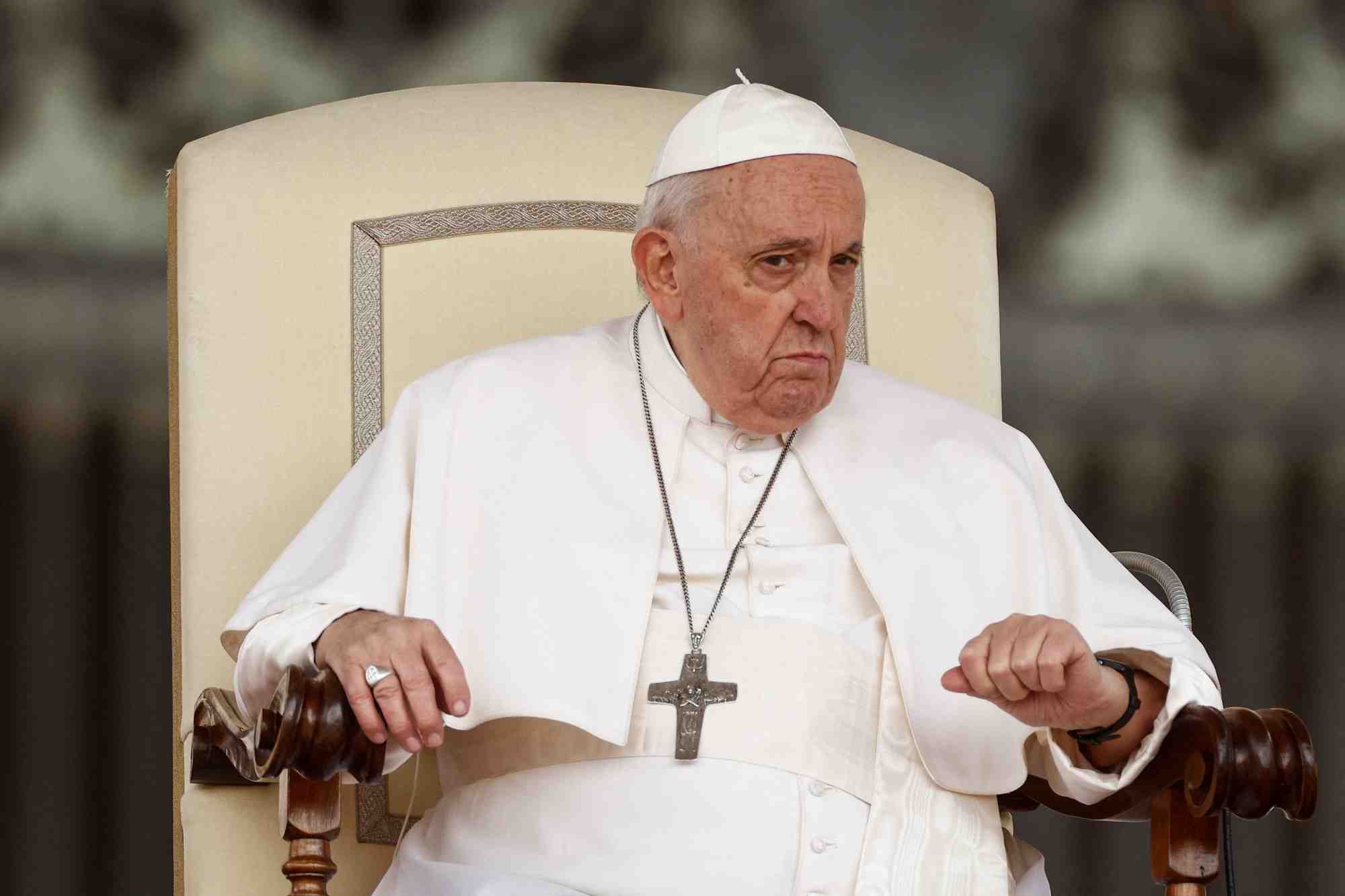 Le pape francois assiste a une audience generale hebdomadaire