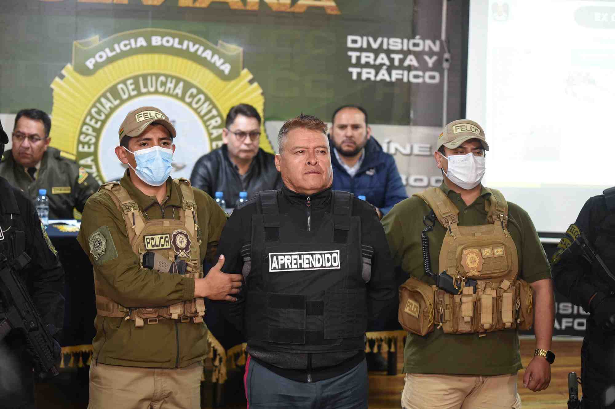Le general bolivien juan jose zuniga est presente apres son arrestation par les autorites pour une tentative de coup d'etat a la paz