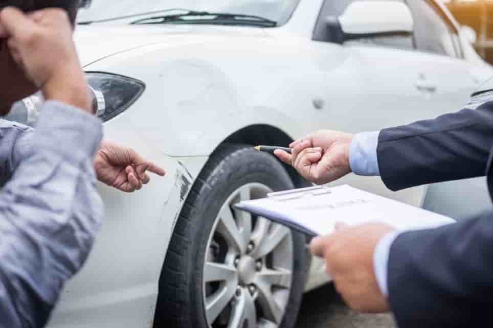 En France, le métier d'expert automobile n'est accessible qu'après un diplôme délivré par le ministère de l'Education nationale.