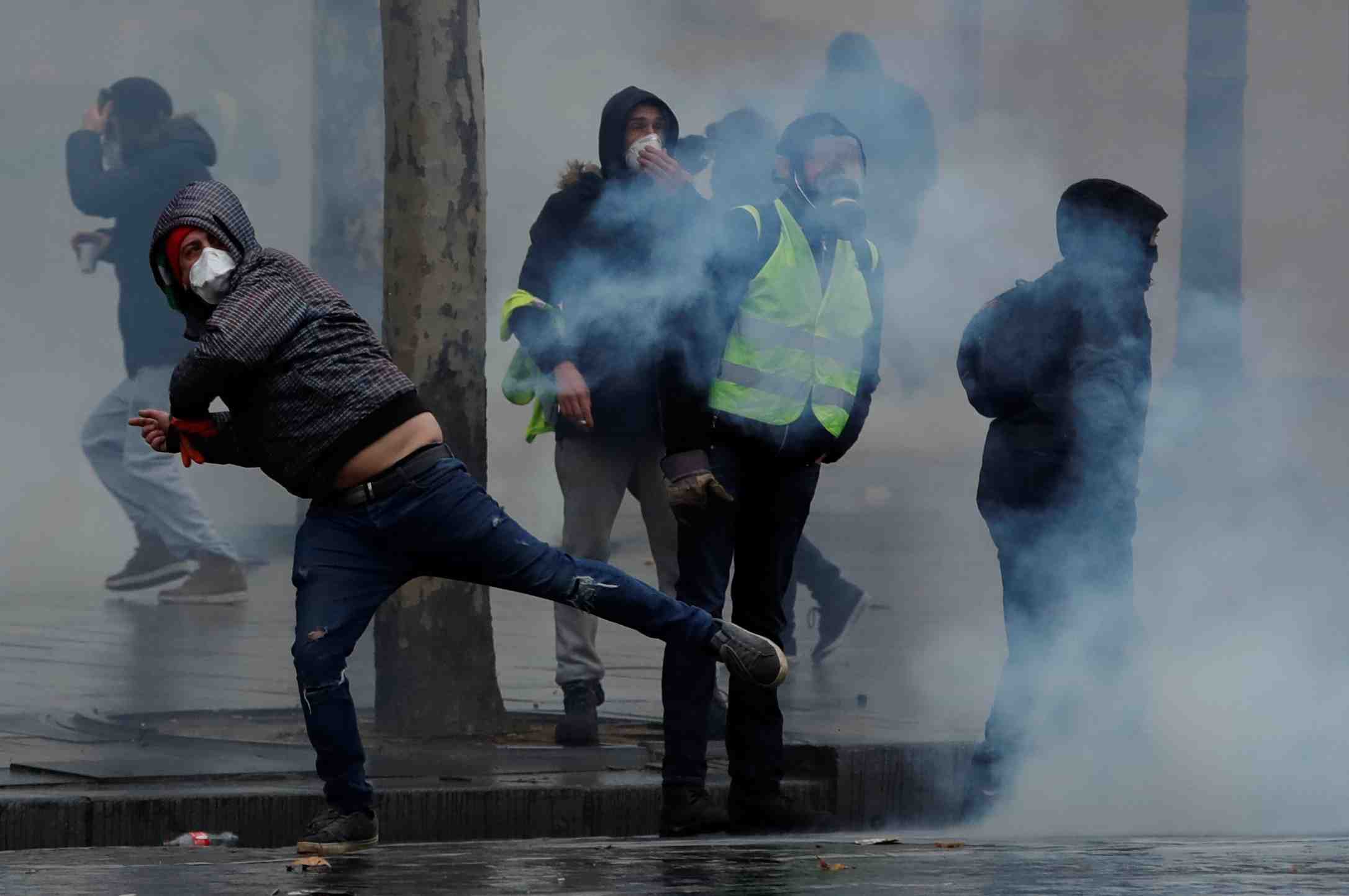 Gilets jaunes: la majorite espere un sixieme samedi apaise