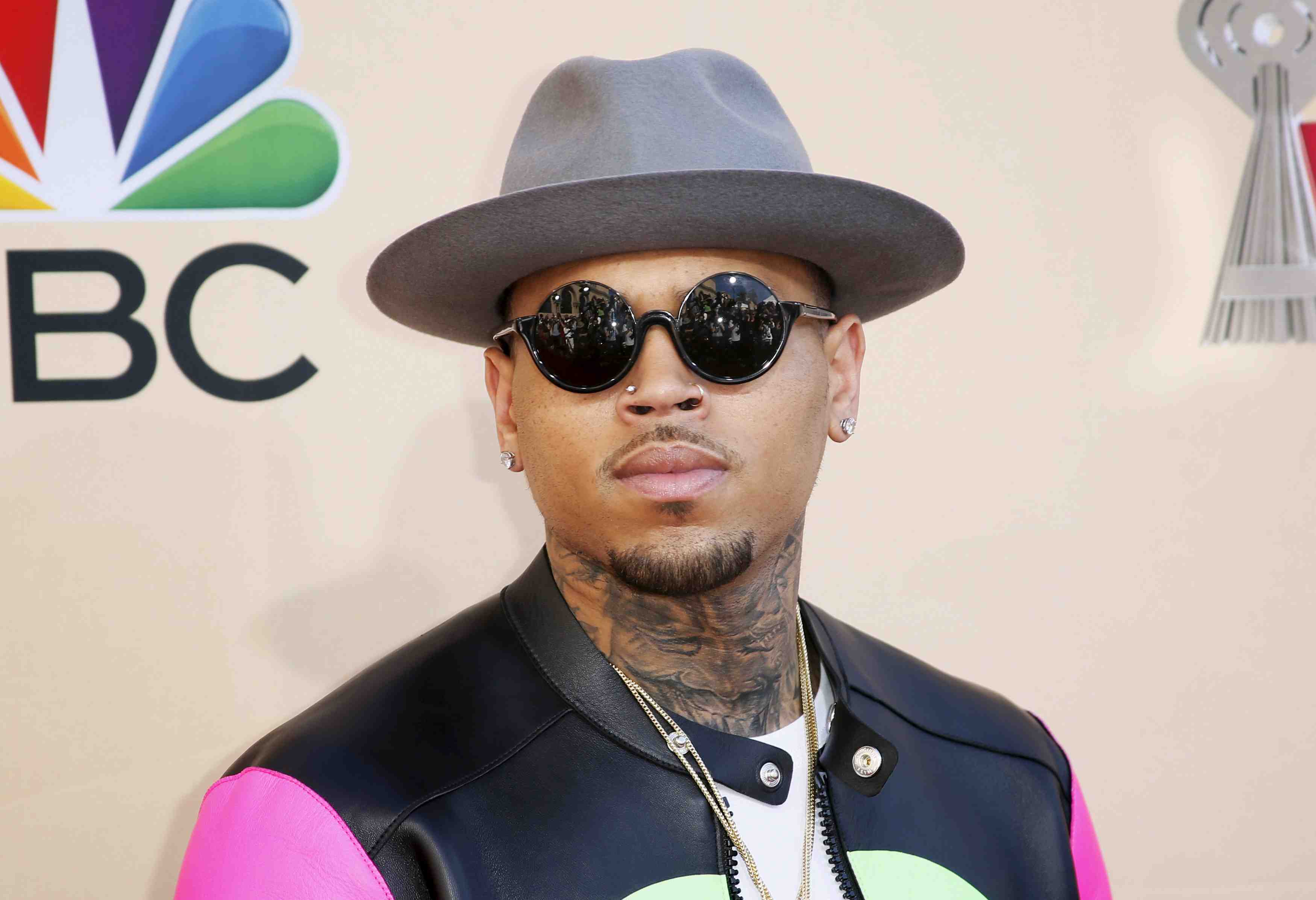 Le chanteur chris brown porte plainte contre son accusatrice