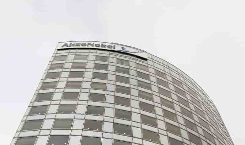 Akzo veut calmer ses actionnaires apres le refus a ppg