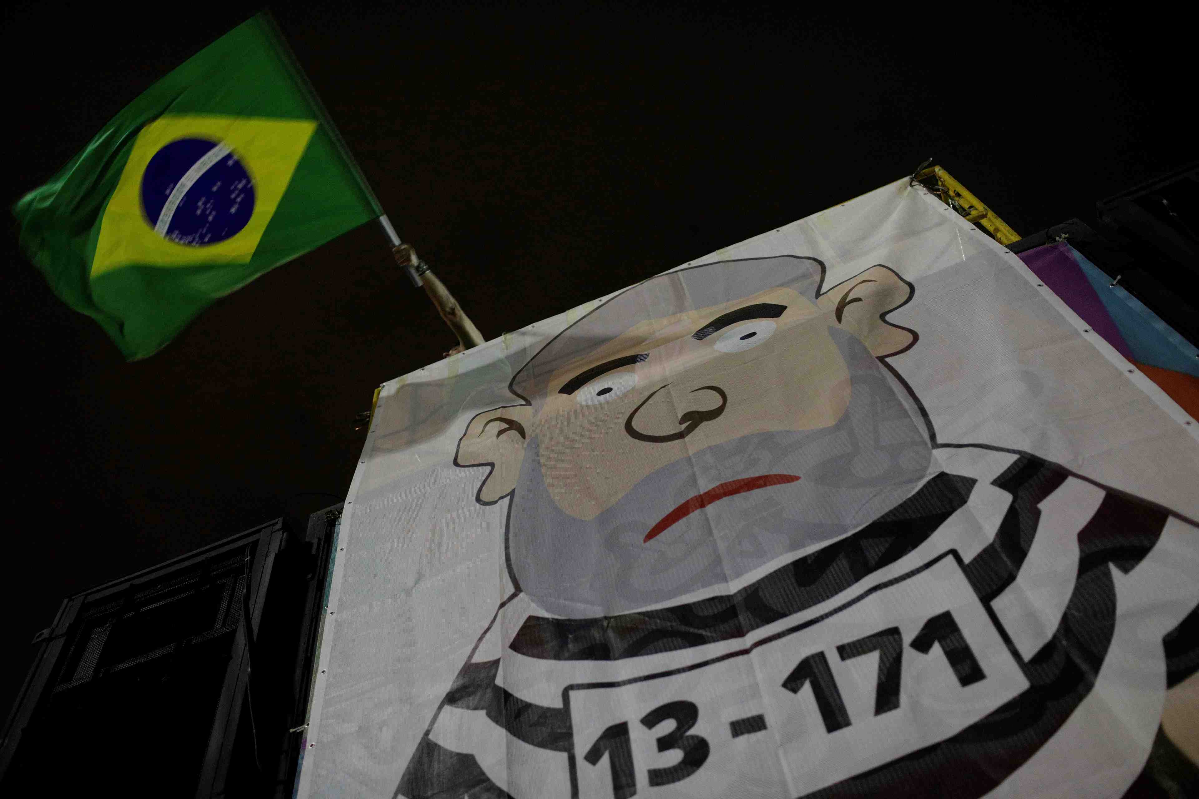 La cour supreme bresilienne delibere sur le sort de lula
