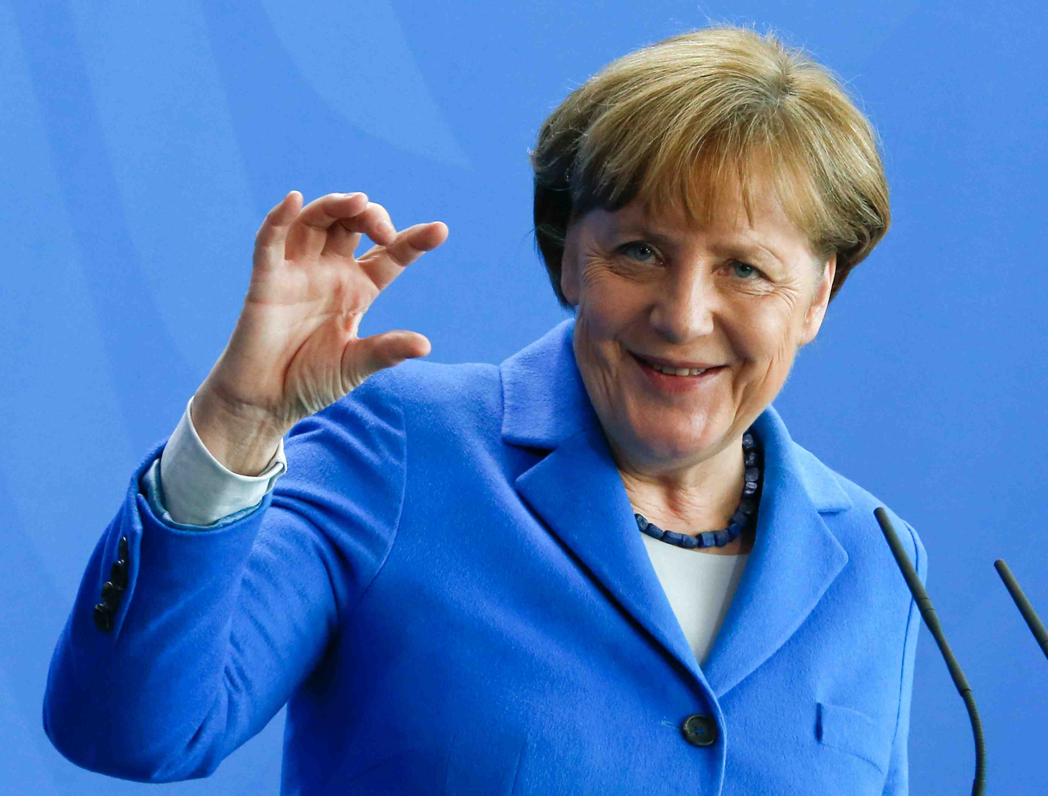Pour merkel, les sanctions contre moscou, pas une fin en soi