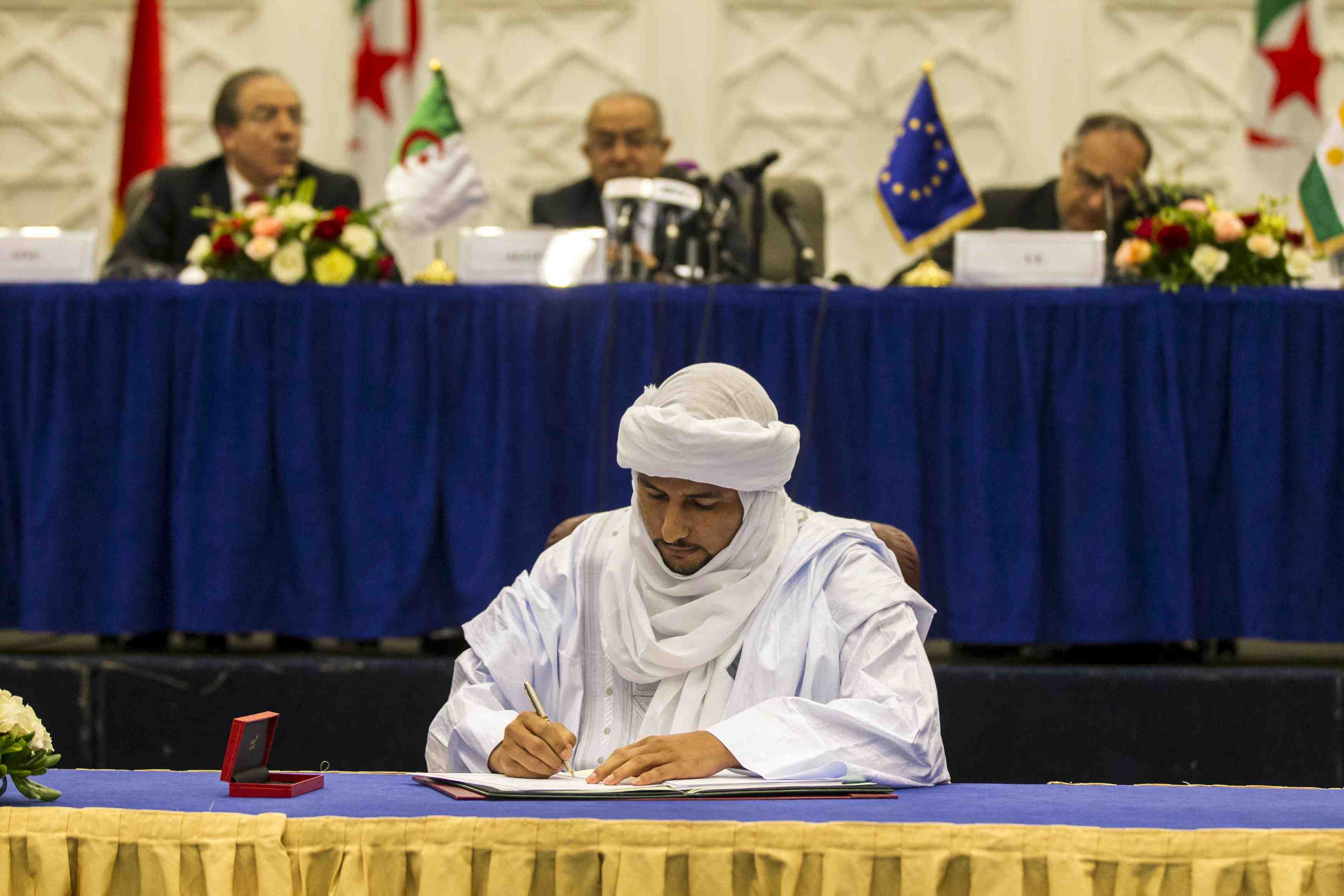 Accord de paix preliminaire signe entre rebelles touaregs et autorites maliennes