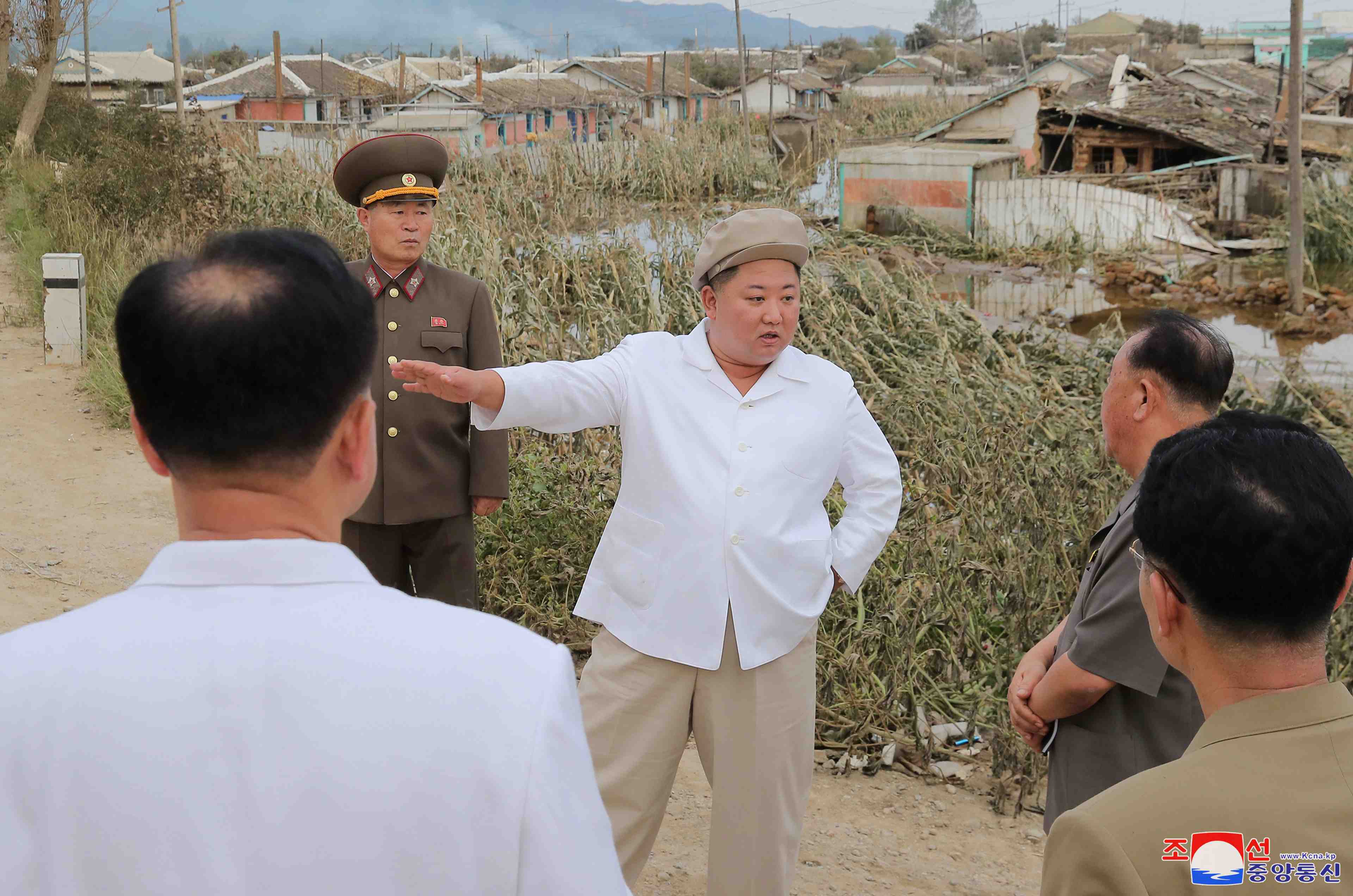 Coree du nord: kim jong-un se rend dans des regions touchees par un typhon