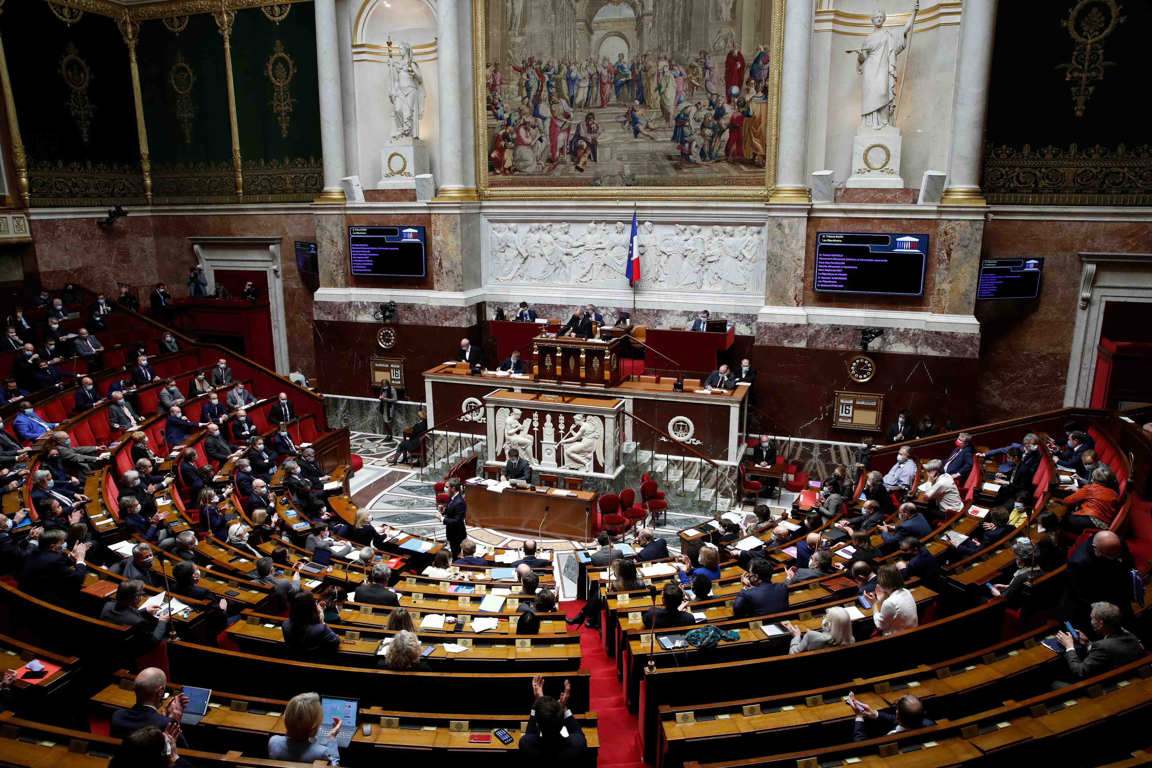 Feu vert des deputes a une reference au climat dans la constitution