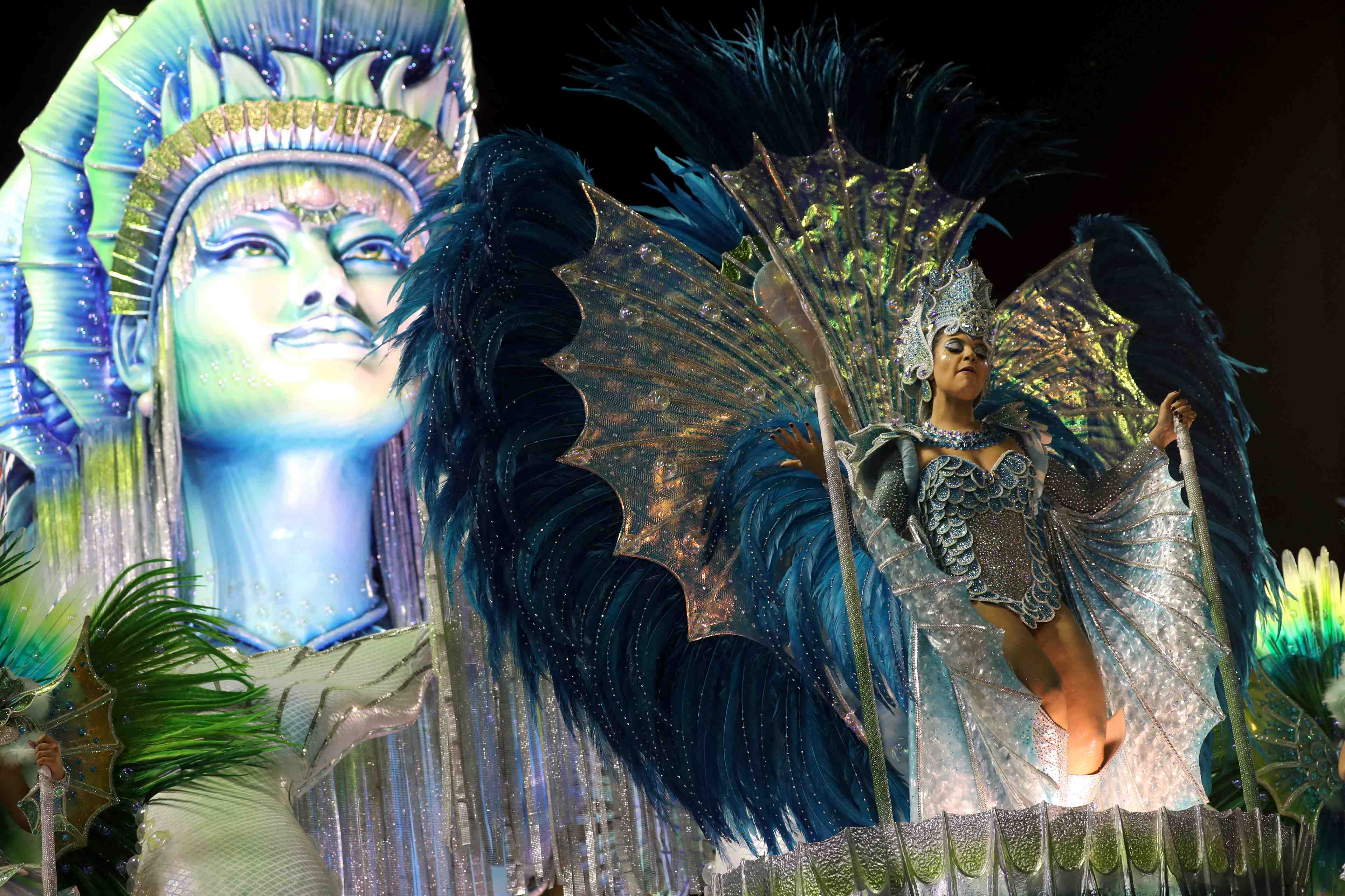 Bresil: format reduit pour le carnaval de rio a cause du coronavirus