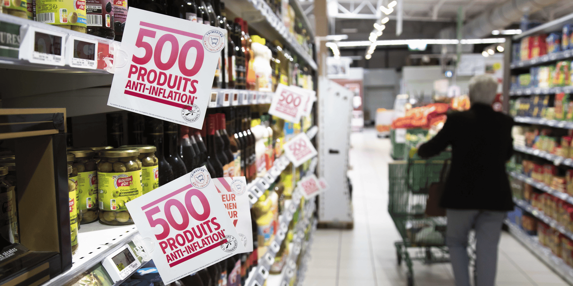 L'inflation dite sous-jacente, qui exclut les prix les plus volatils et ceux soumis à intervention de l'État, permettant de dégager une tendance de long terme, reste élevée à +5,7% sur un an, mais elle ralentit légèrement par rapport à mai (+5,8%).