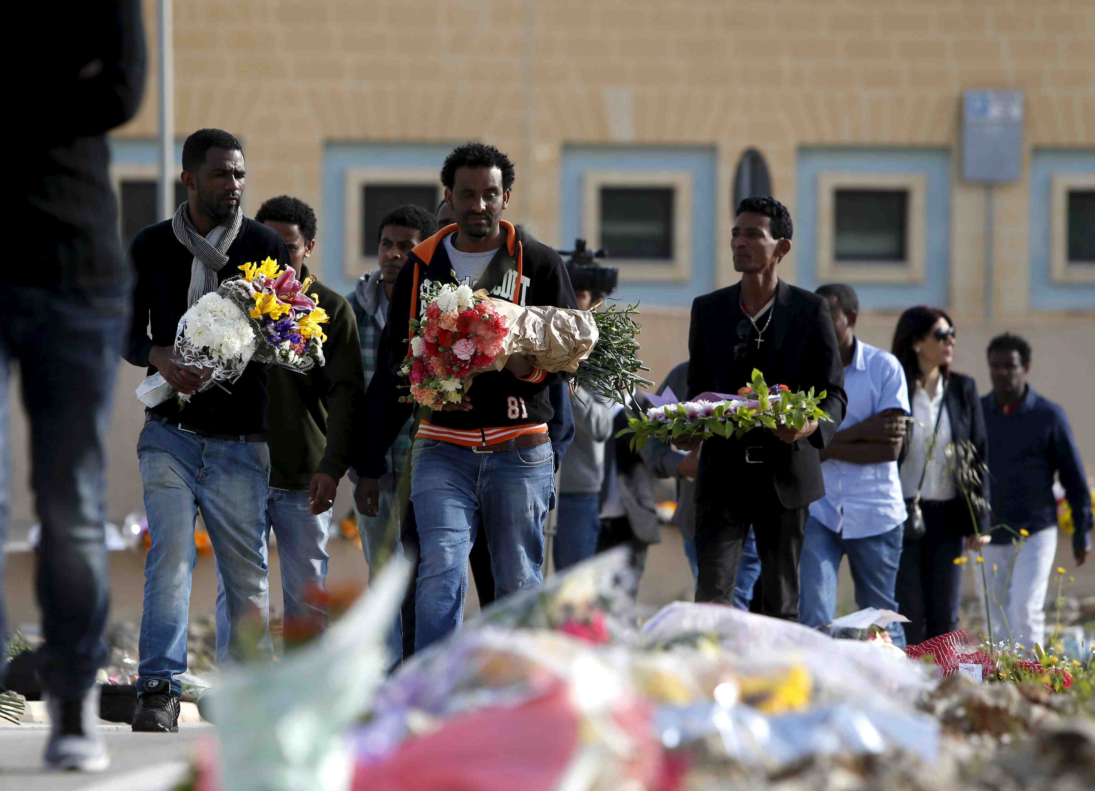 Ceremonie a malte pour les migrants morts le week-end dernier en mediterranee