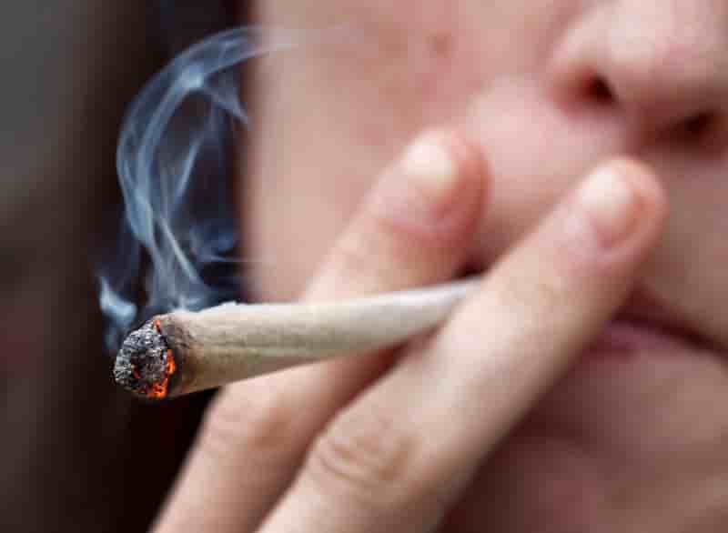 Les fumeurs de cannabis pourront payer une amende a la police