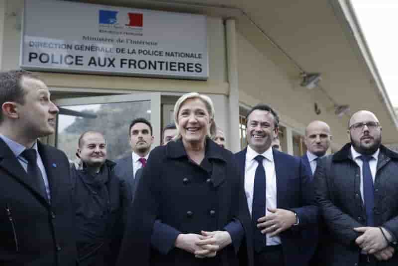 Le pen devant fillon et macron, selon un sondage