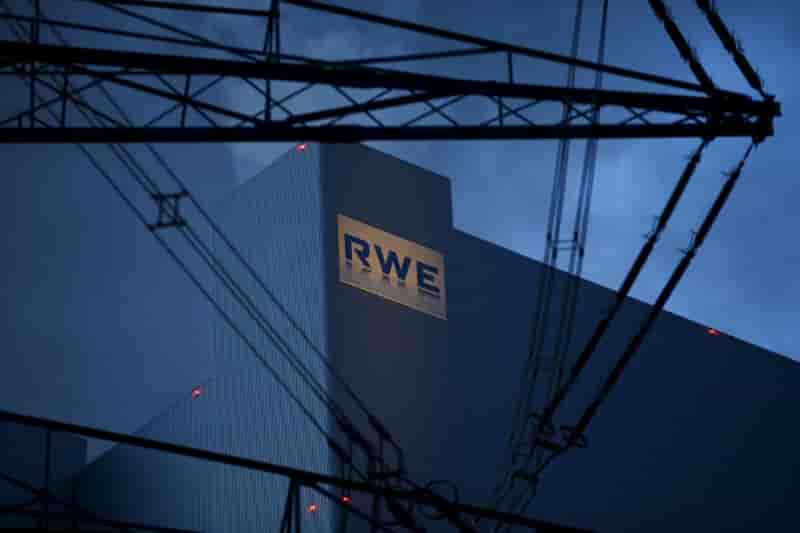 Rwe promet une hausse du dividende apres l'accord avec e.on