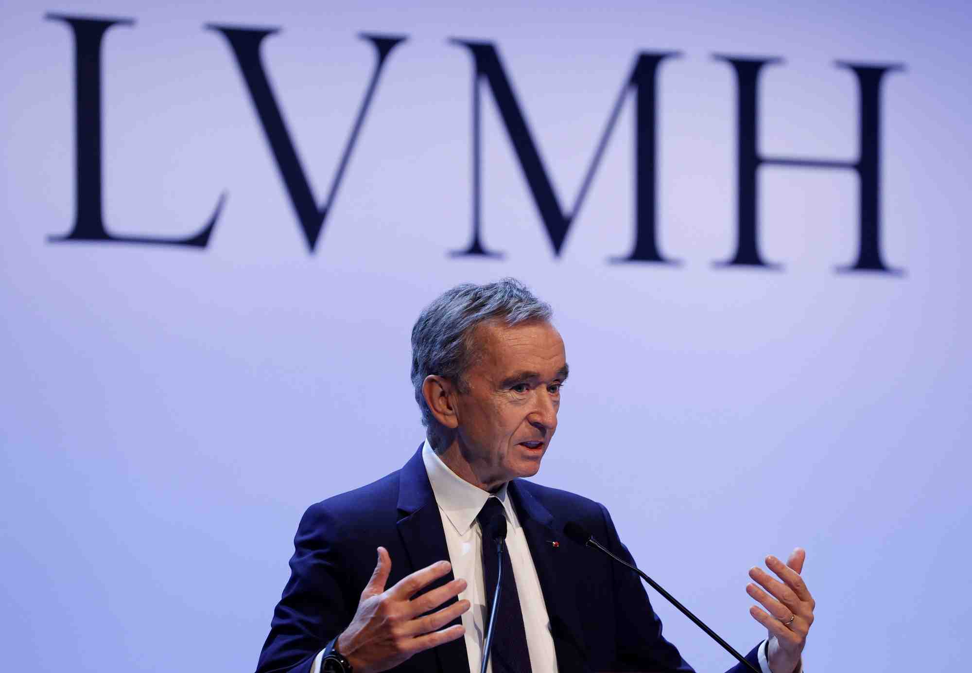 Vuitton limite le recul de l'activite de lvmh