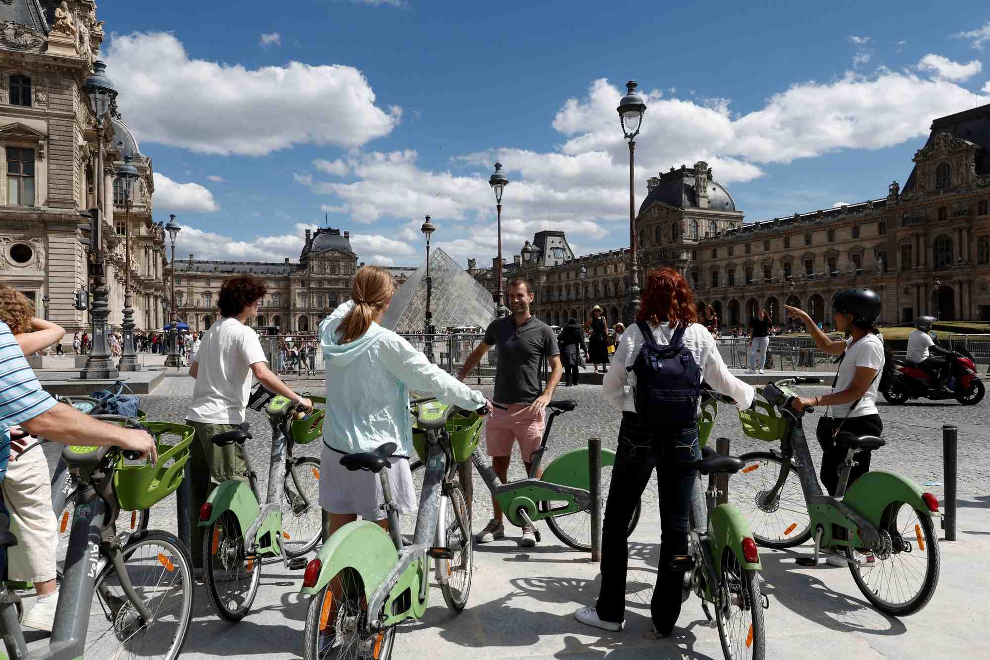Une visite guidee a bicyclette au musee du louvre