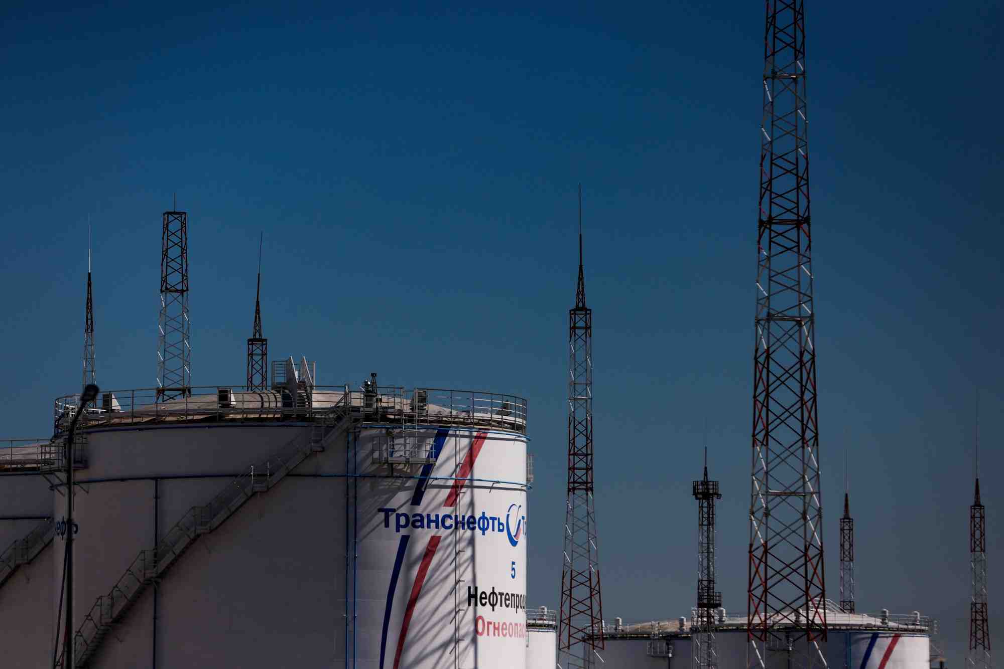 Une installation appartenant a l'operateur d'oleoduc transneft a konstantinovo