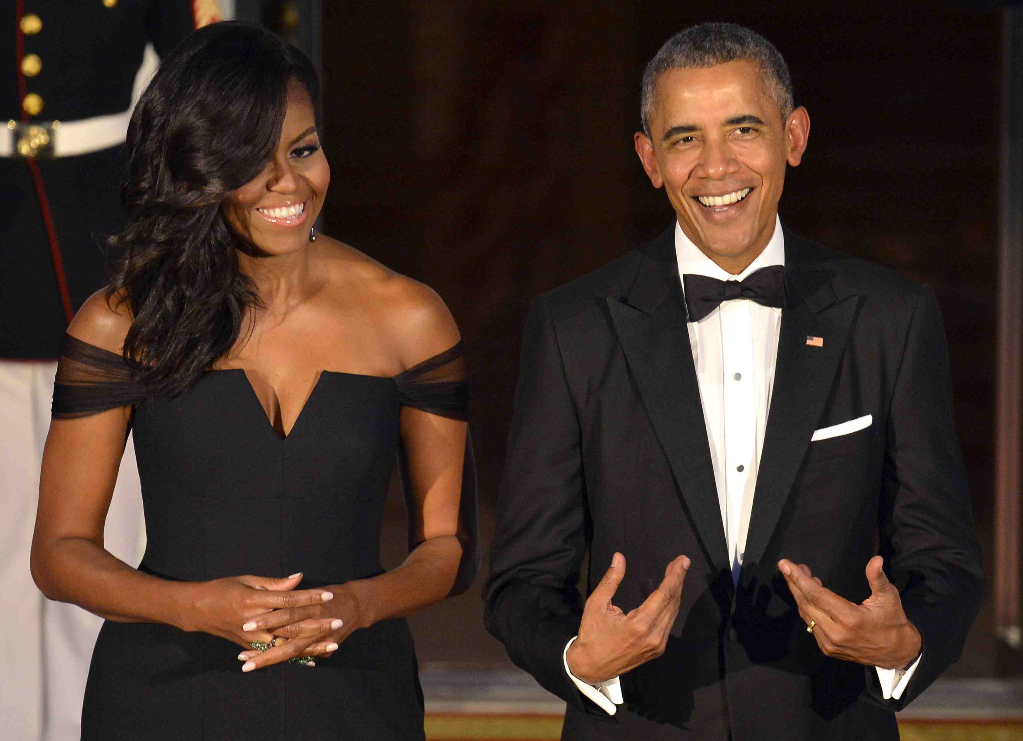 Les obama signent un contrat pour 2 livres