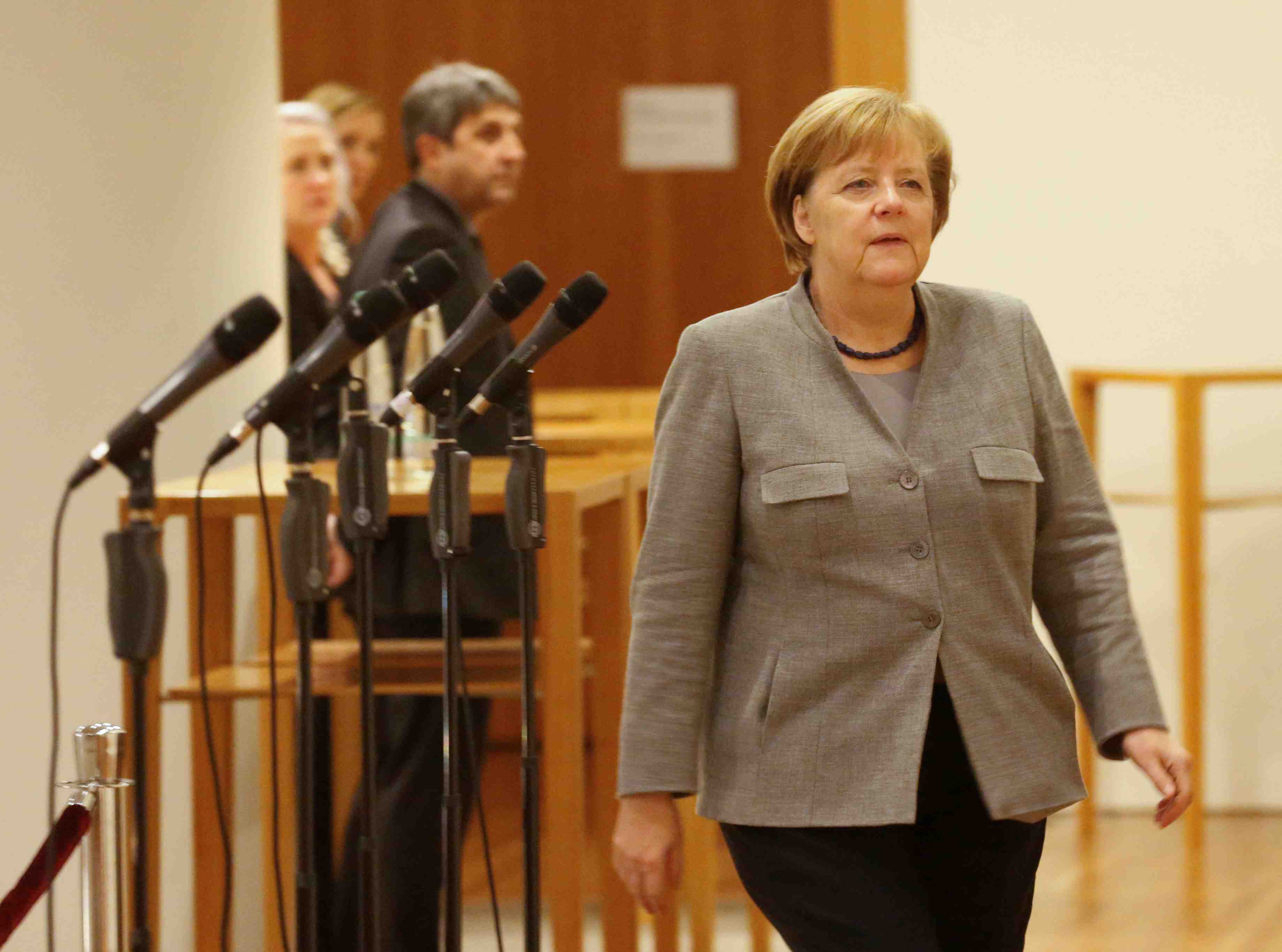 Merkel admet son echec a former une coalition gouvernementale