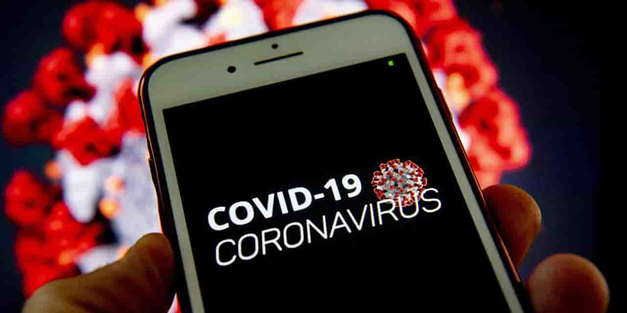L'application mobile StopCovid vise à identifier "les chaînes de transmission" du virus en retraçant "l'historique des relations sociales" grâce à la technologie du Bluetooth.