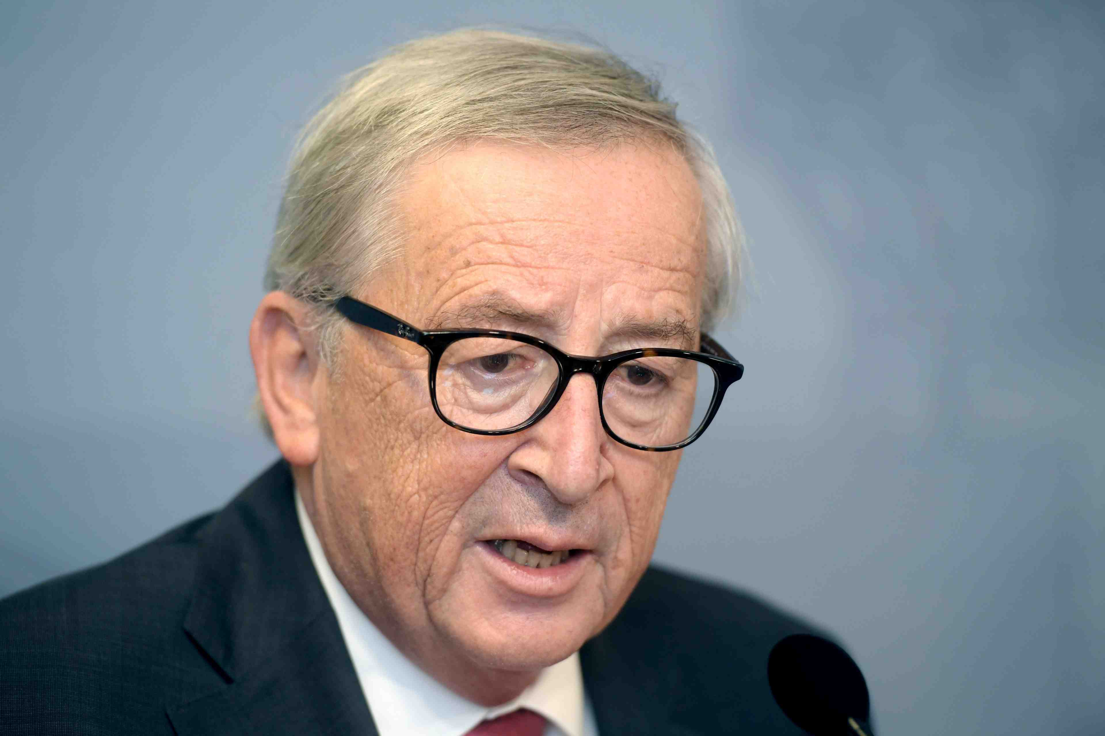 Pour juncker, rome s'eloigne des exigences du pacte de stabilite