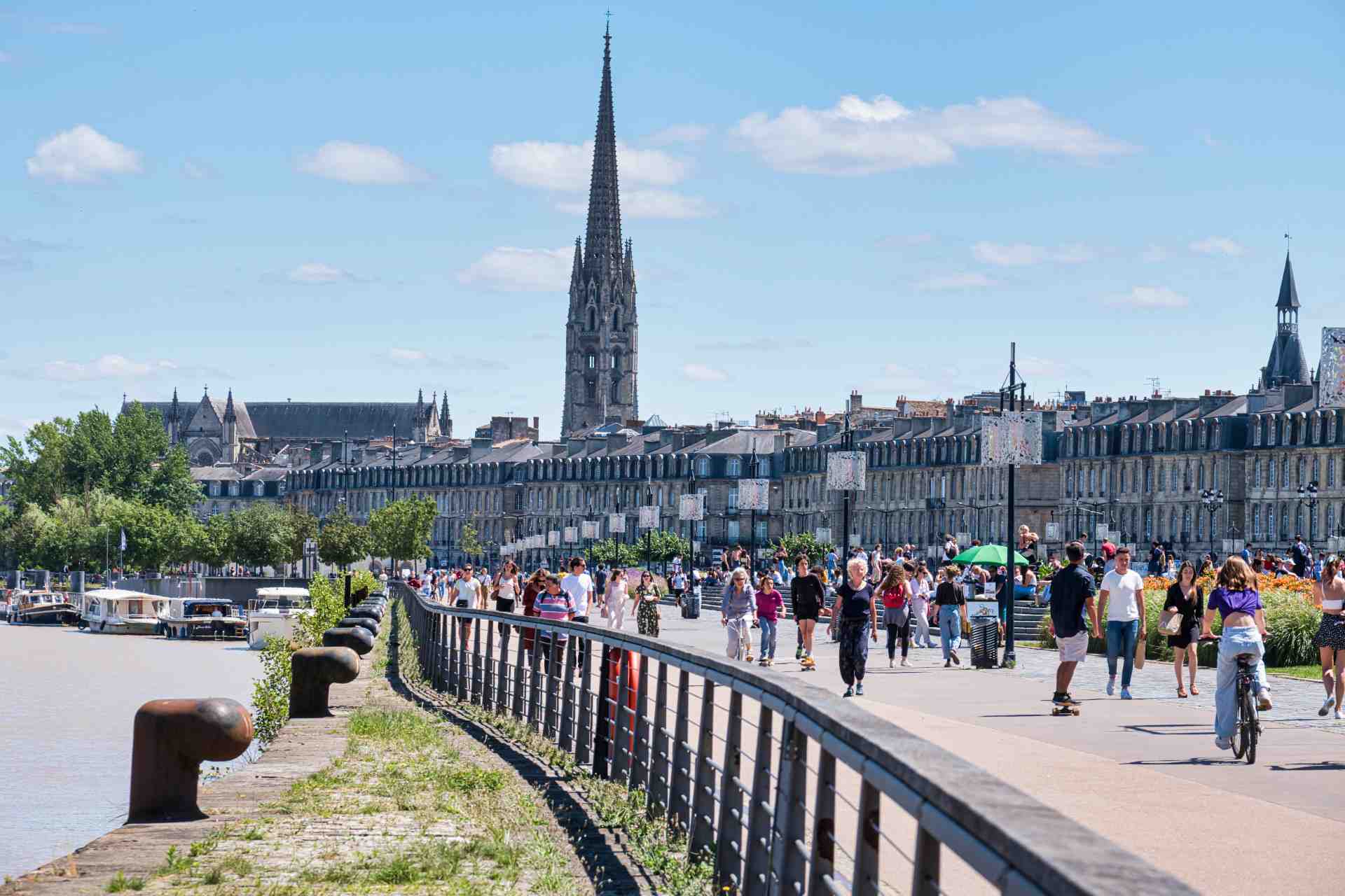 Centre-ville de Bordeaux quais