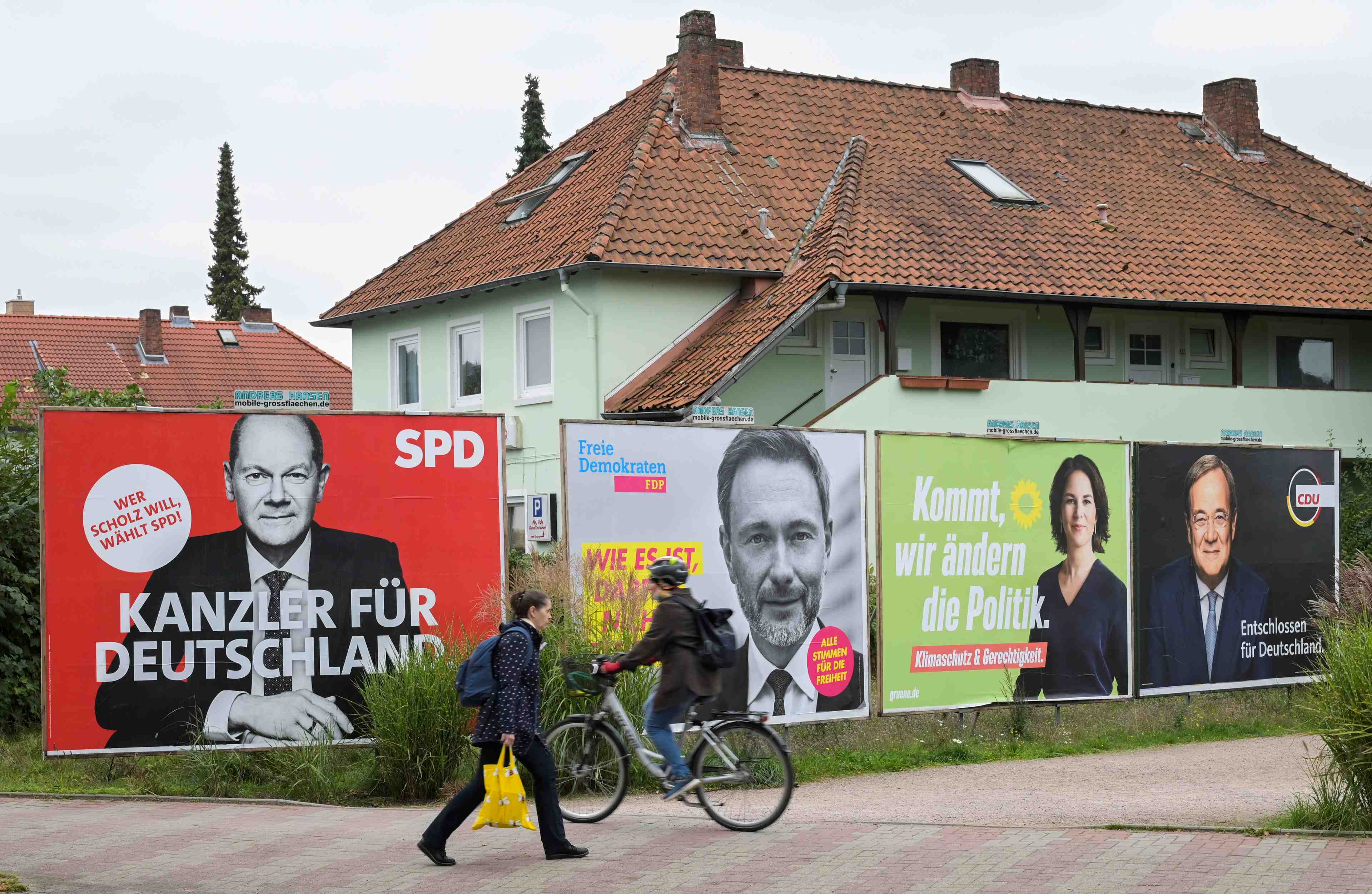 Allemagne: le spd va discuter avec les verts et le fdp en vue d'une coalition