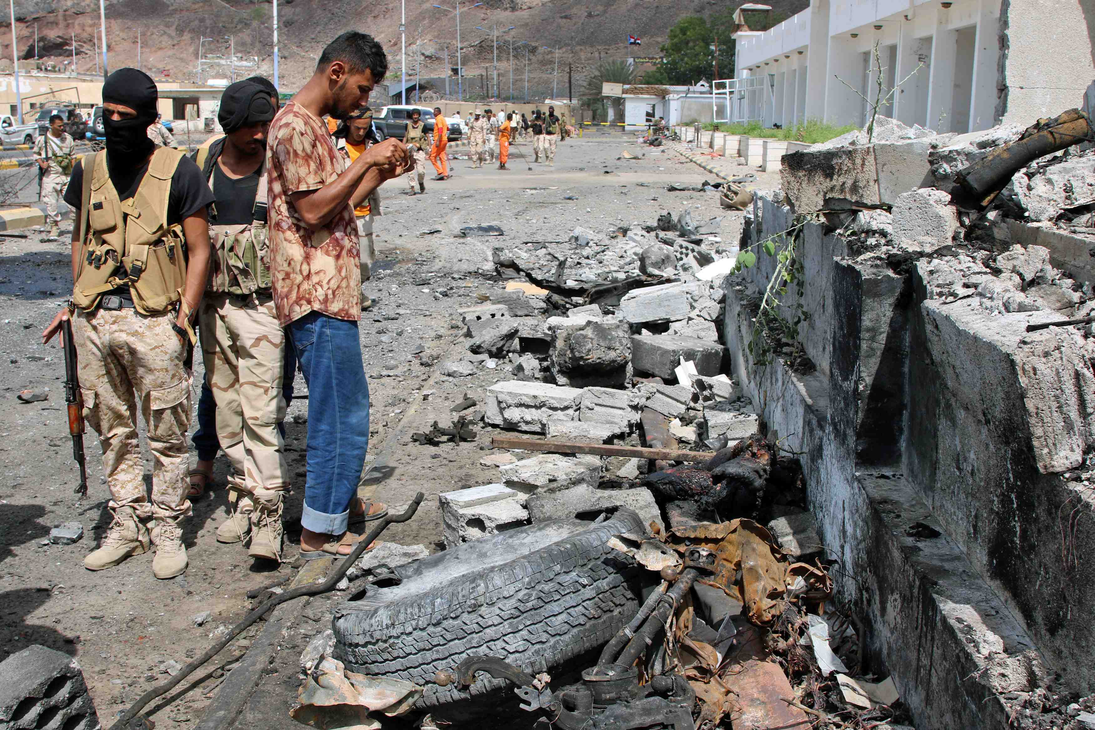 Yemen: attentats a la voiture piegee a aden, 14 morts