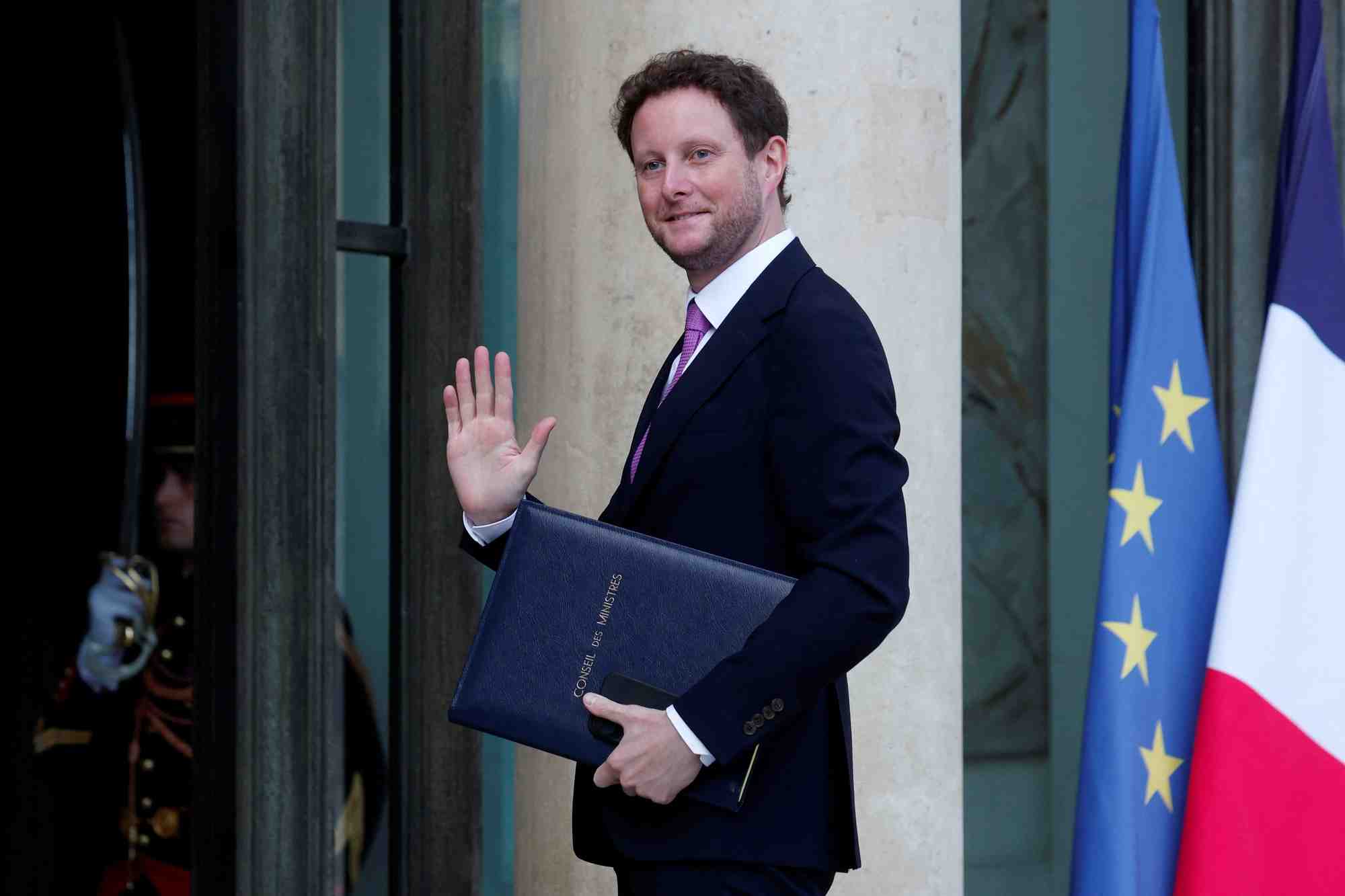 Le ministre francais des transports clement beaune arrive a la reunion hebdomadaire du cabinet