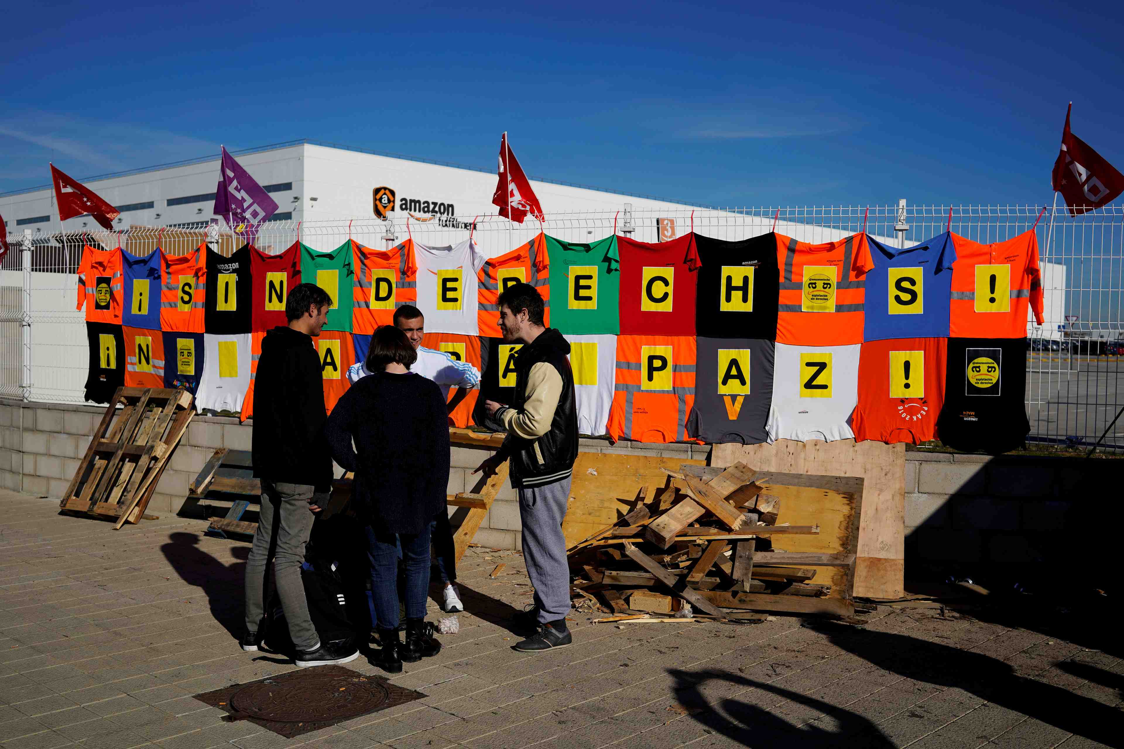 Les salaries d'amazon en greve en espagne avant une fete-cle