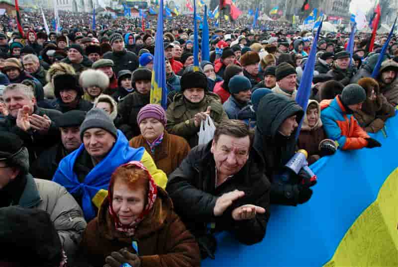 L'opposition ukrainienne défie les lois anti-manifestations