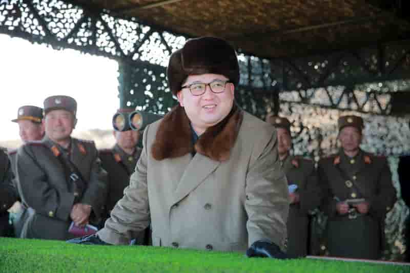 Tir experimental de cinq missiles de courte portee nord-coreens