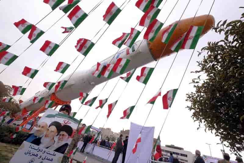 L'iran dit avoir teste avec succes un lanceur de satellites