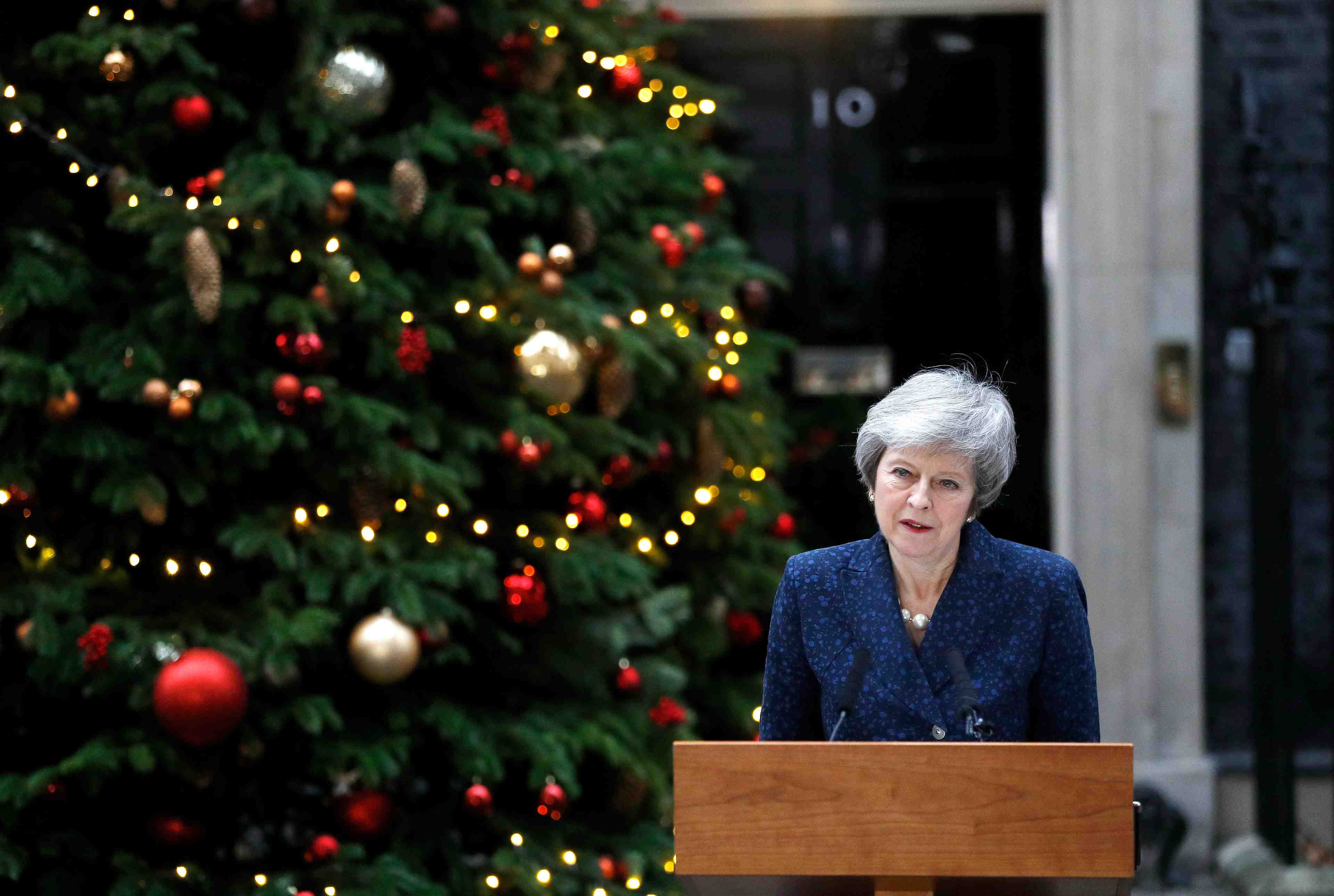 Si may doit s'en aller, son successeur, dit-elle, devra repousser ou abroger l'article 50