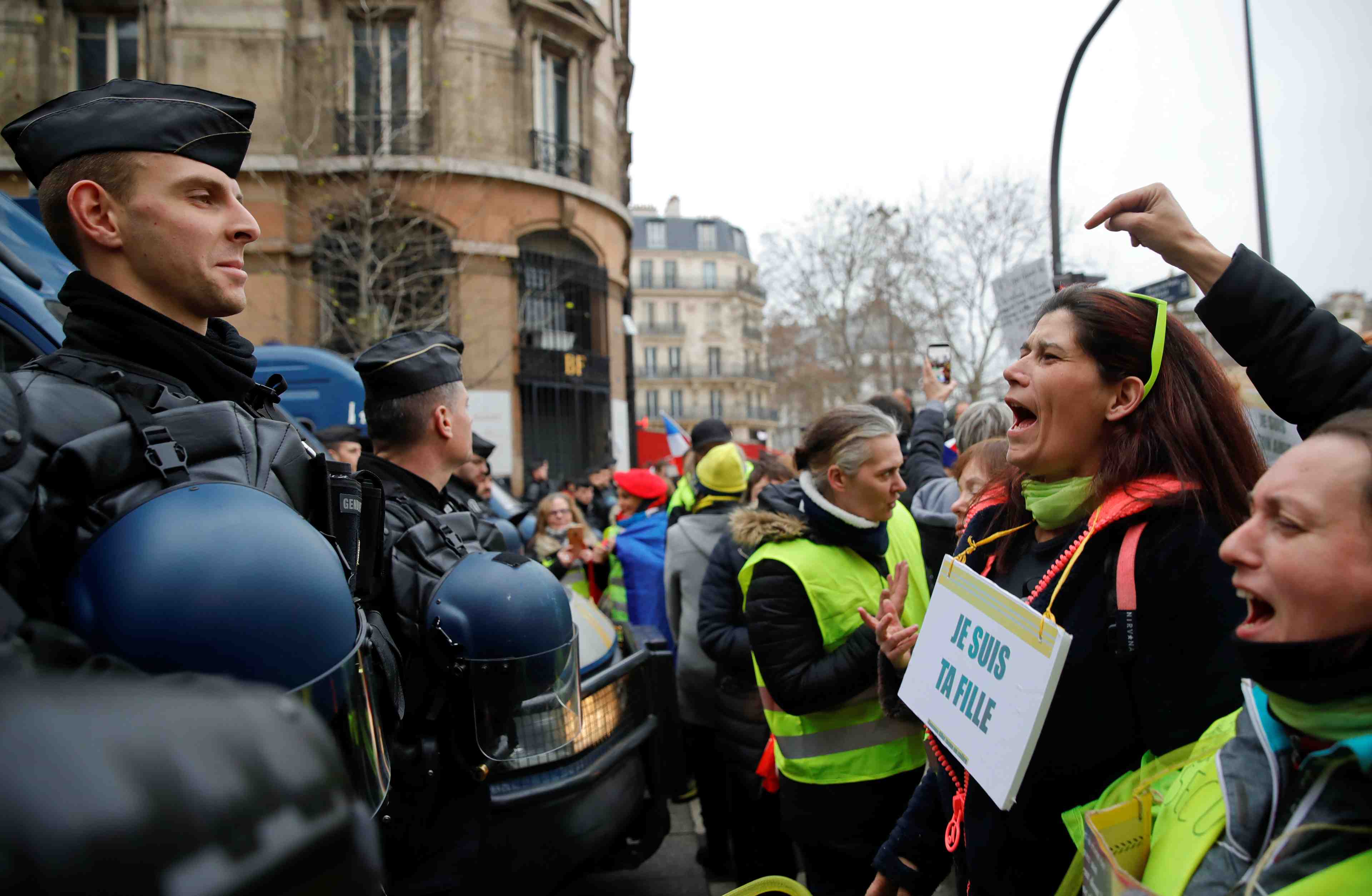 Grande distribution: l'impact "gilets jaunes" evalue a 300-500 millions d'euros