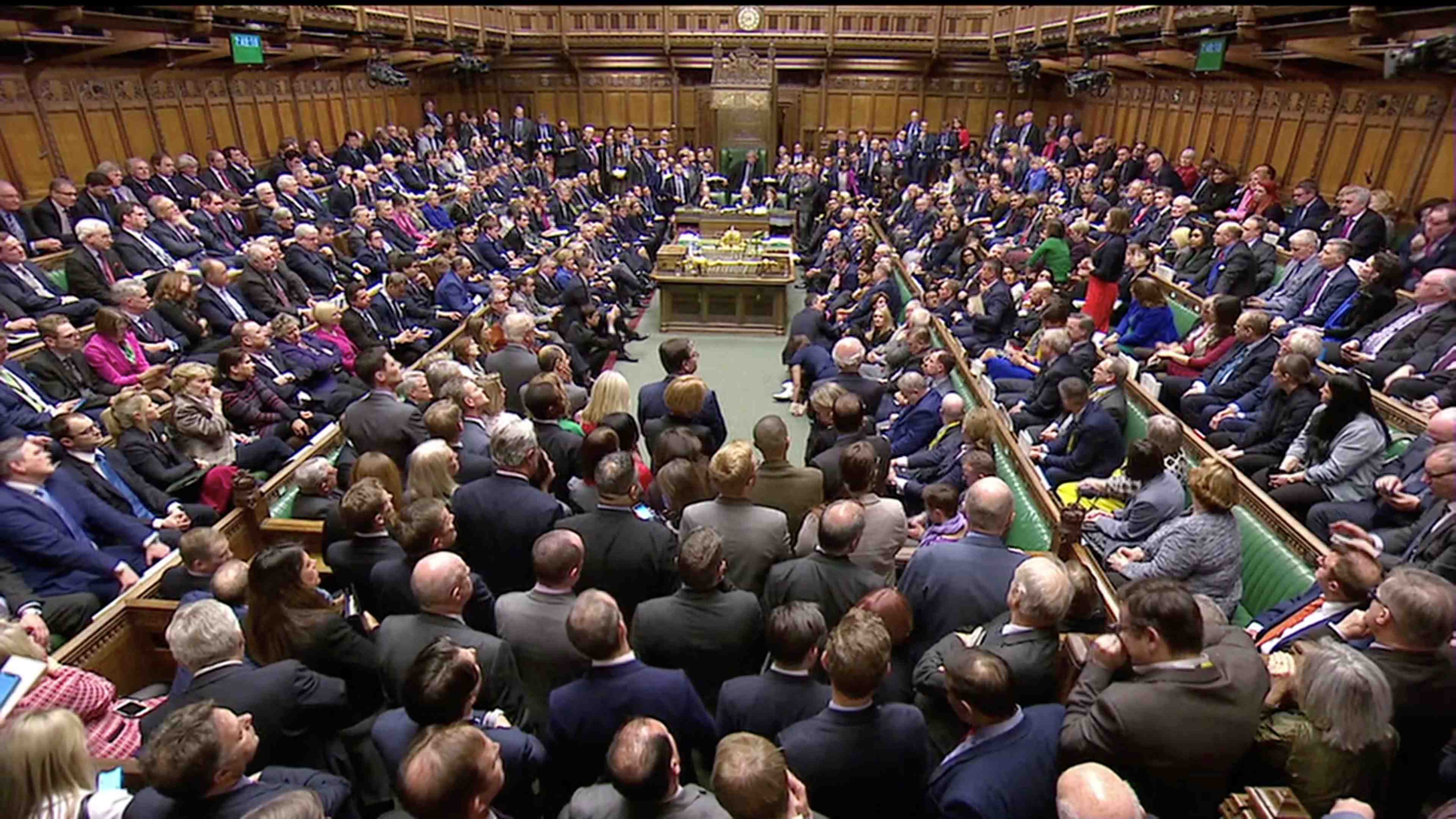 L'accord de brexit tres largement rejete par les deputes britanniques
