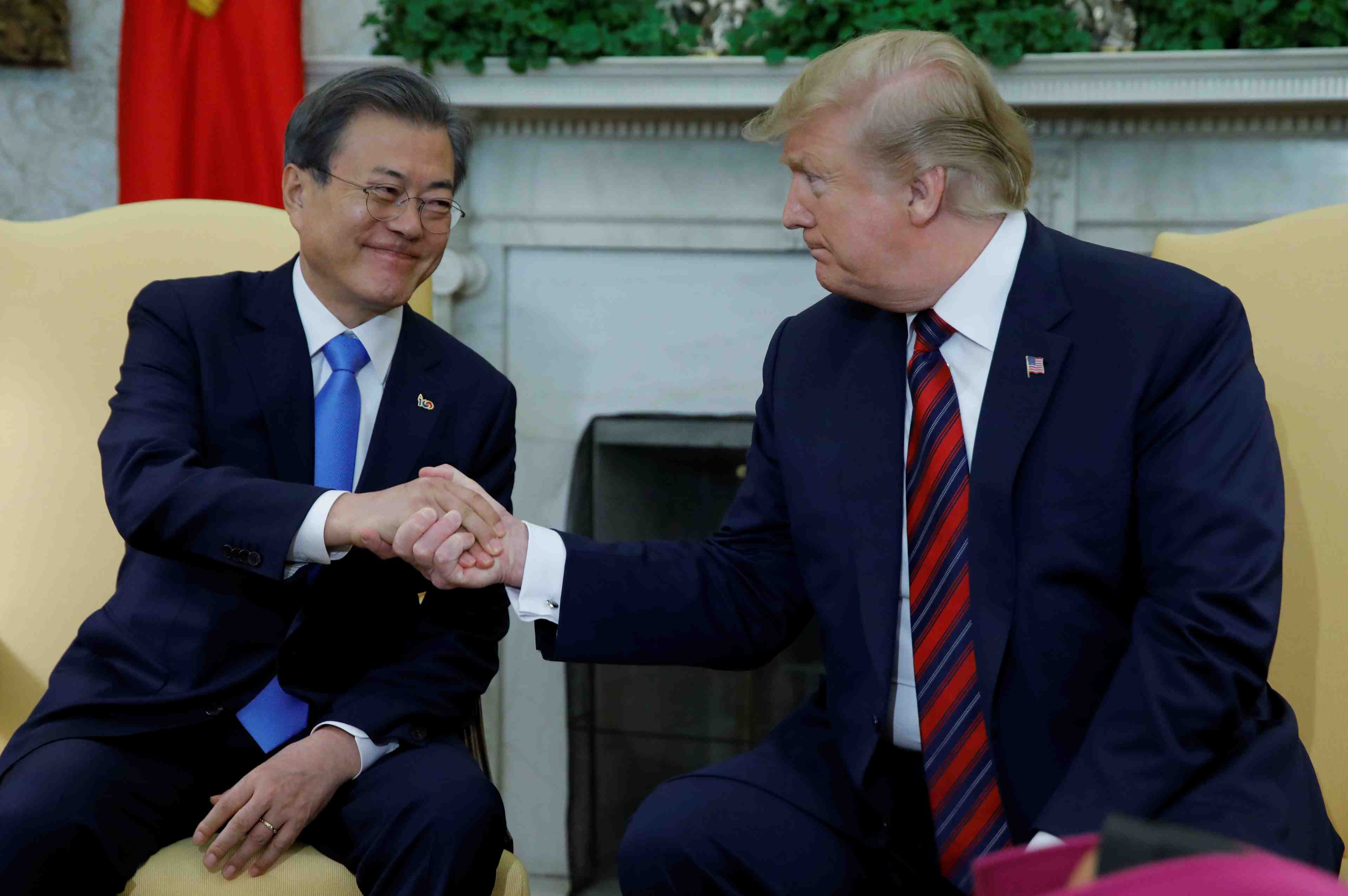 Trump et moon conviennent du maintien des sanctions visant pyongyang