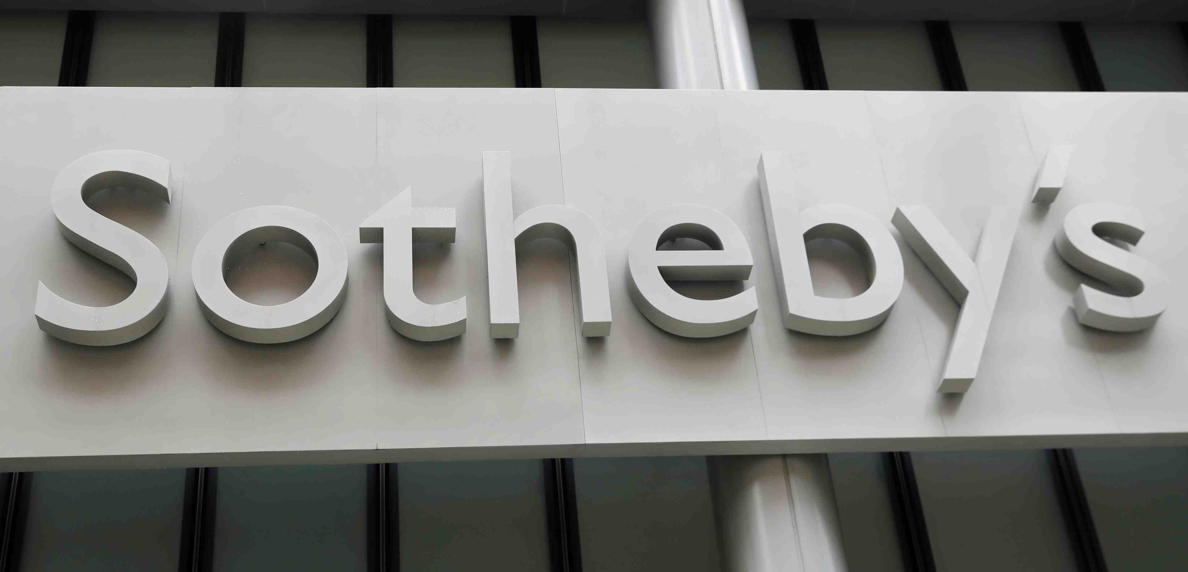 Deux offres rivales de drahi en preparation sur sotheby's, selon le ny post
