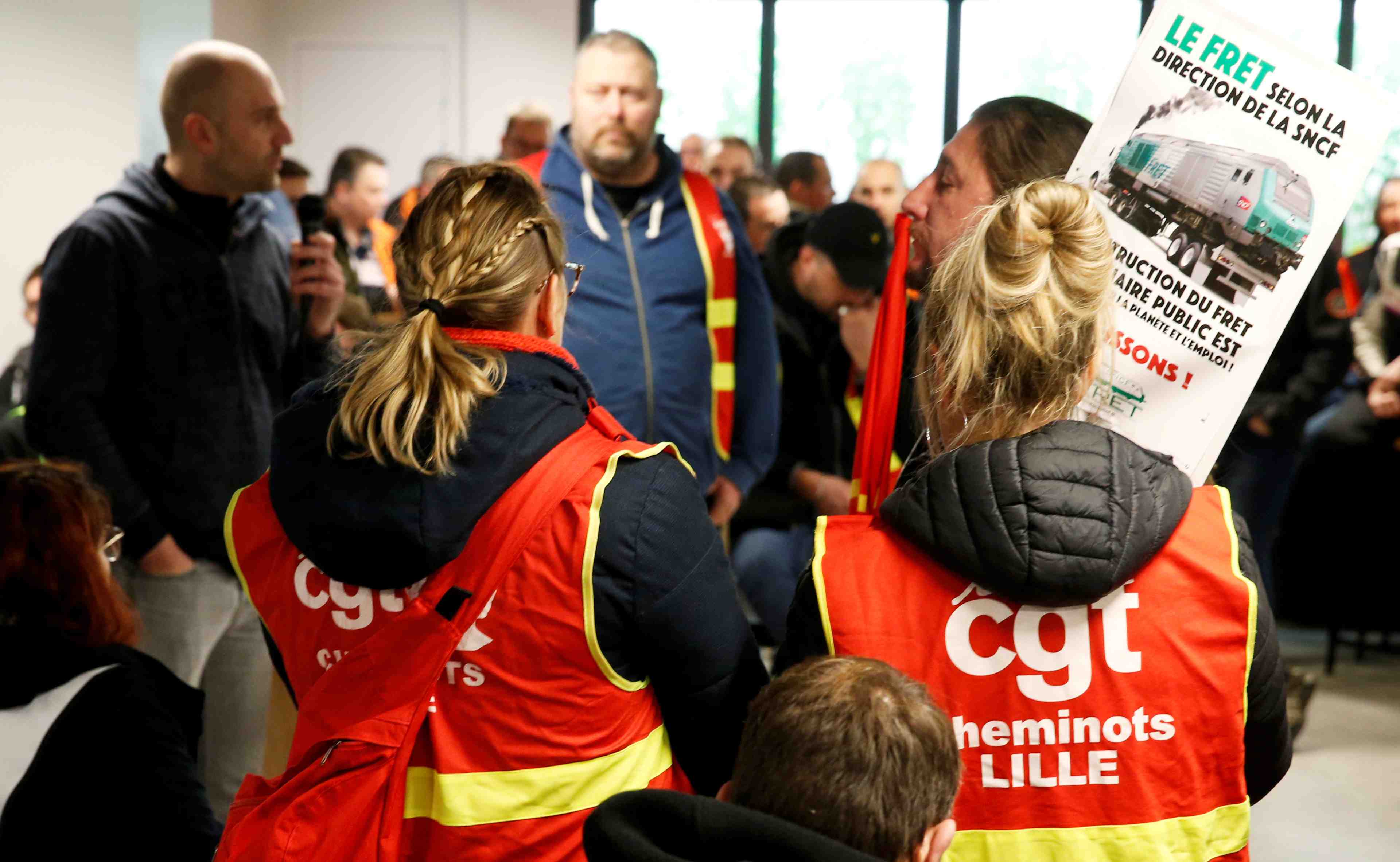 L'intersyndicale appelle А une journee de greves mardi