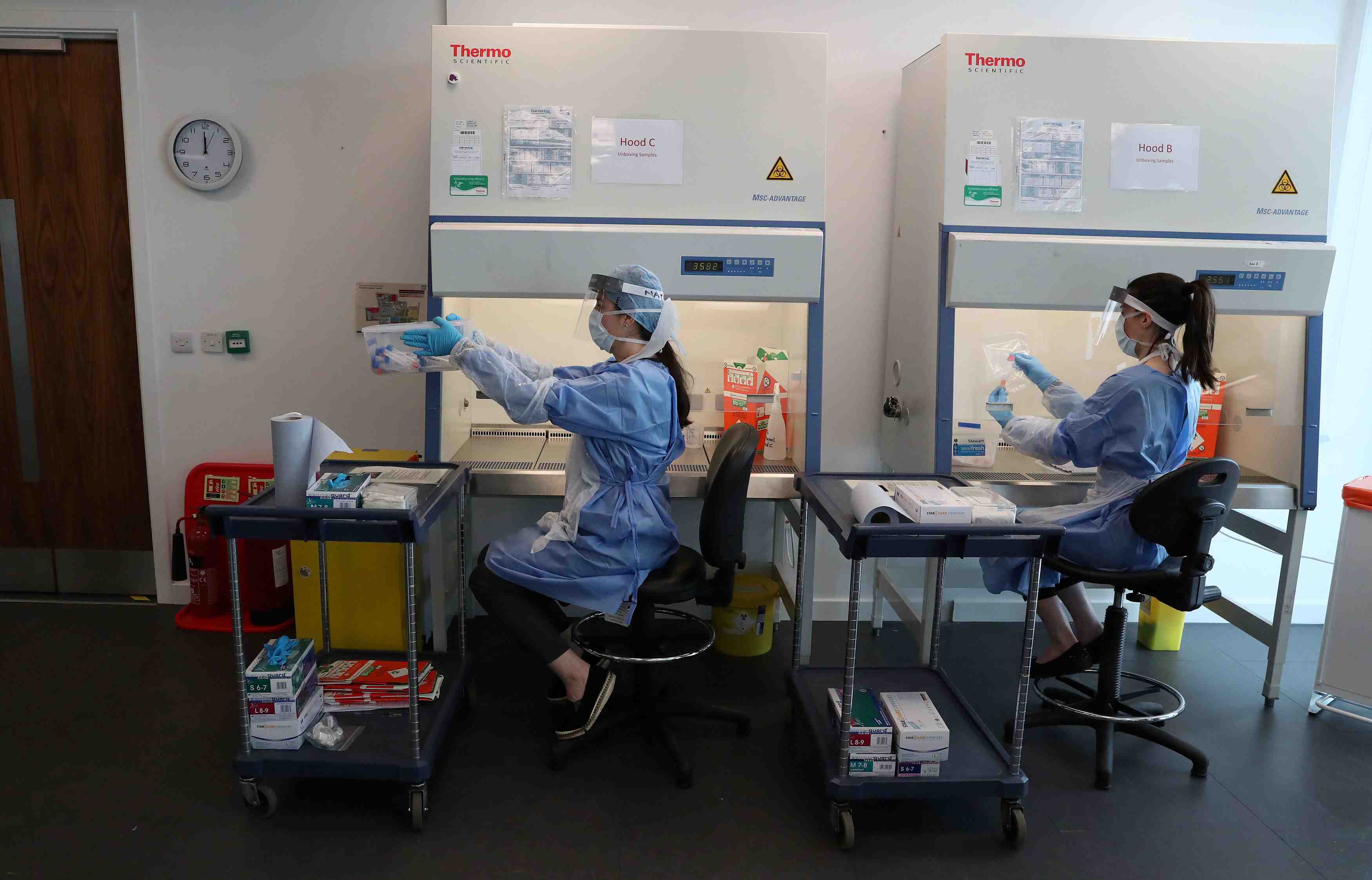 Coronavirus: plus de 18.000 deces en grande-bretagne, le gouvernement critique