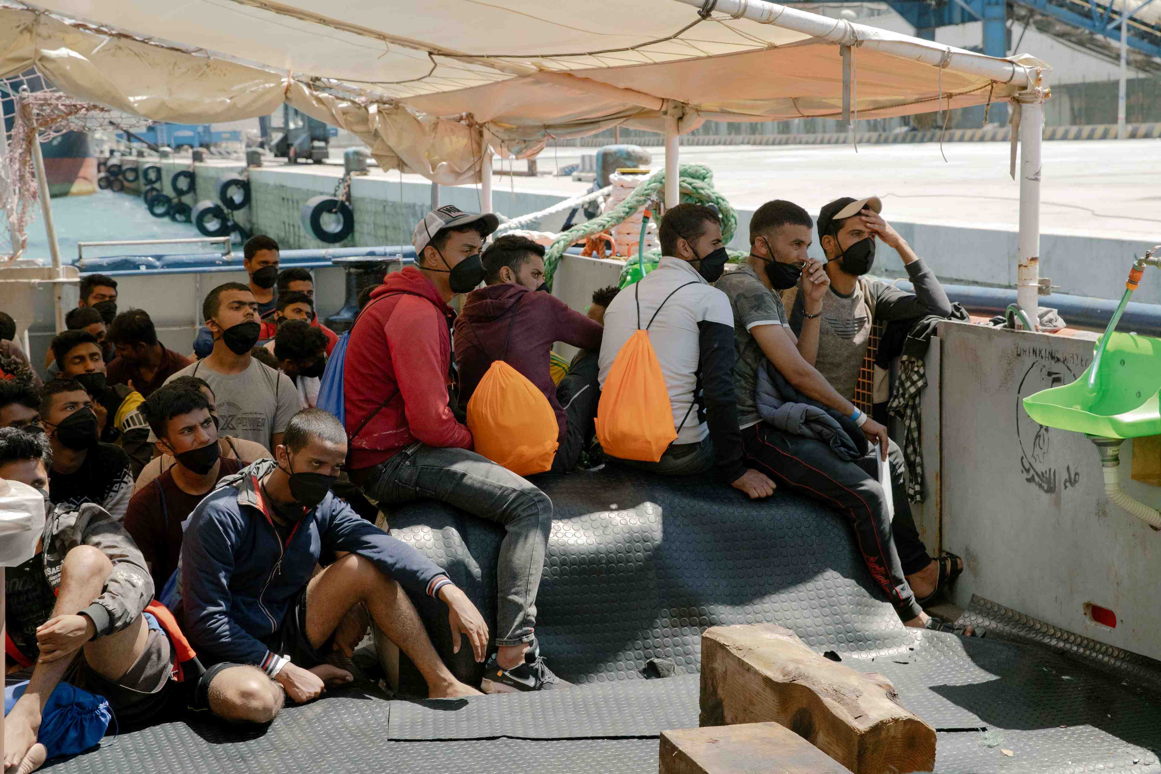 Coronavirus: 28 migrants contamines sur un ferry au large de l'italie