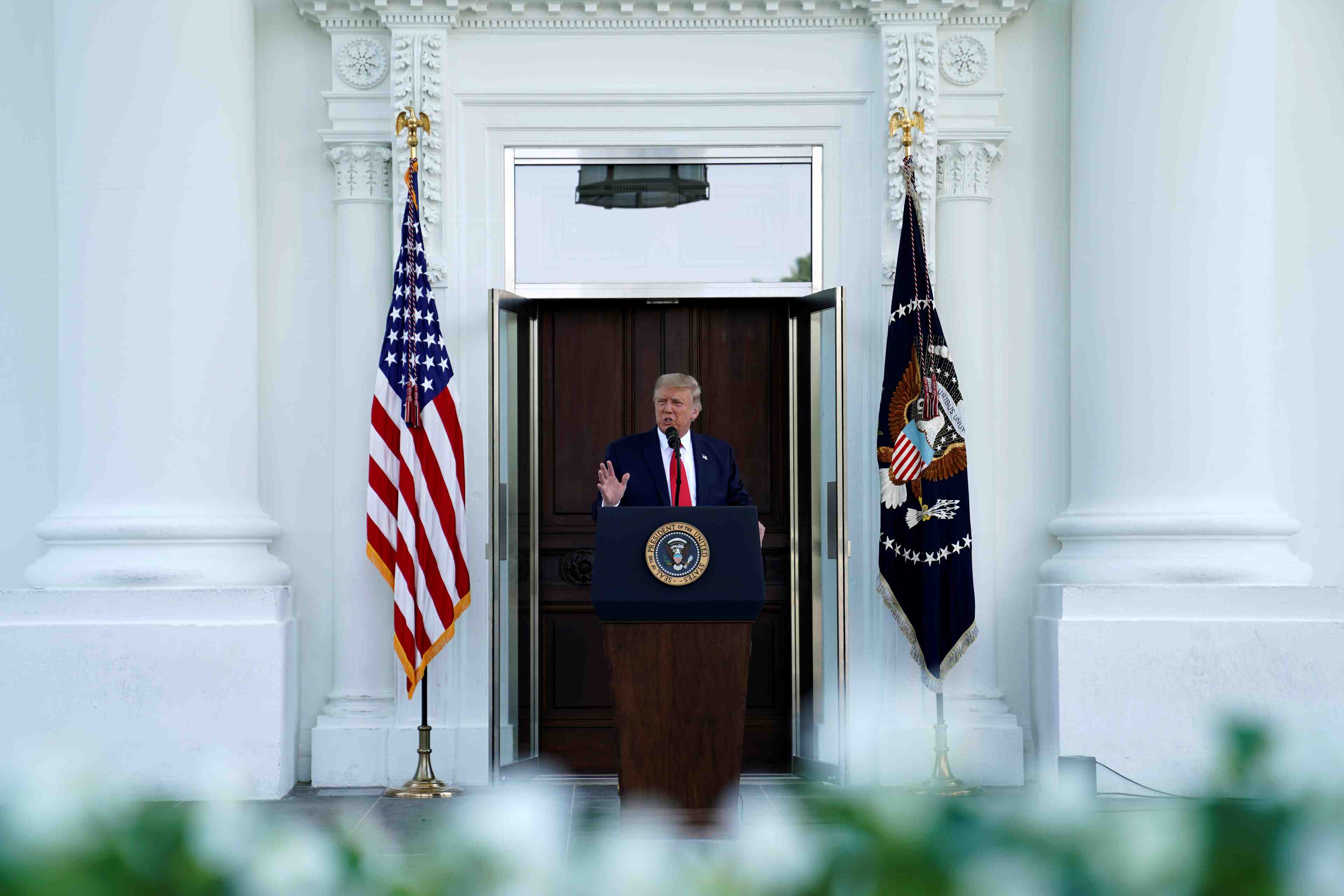 Trump: les entreprises qui externalisent en chine seront exclues des contrats federaux