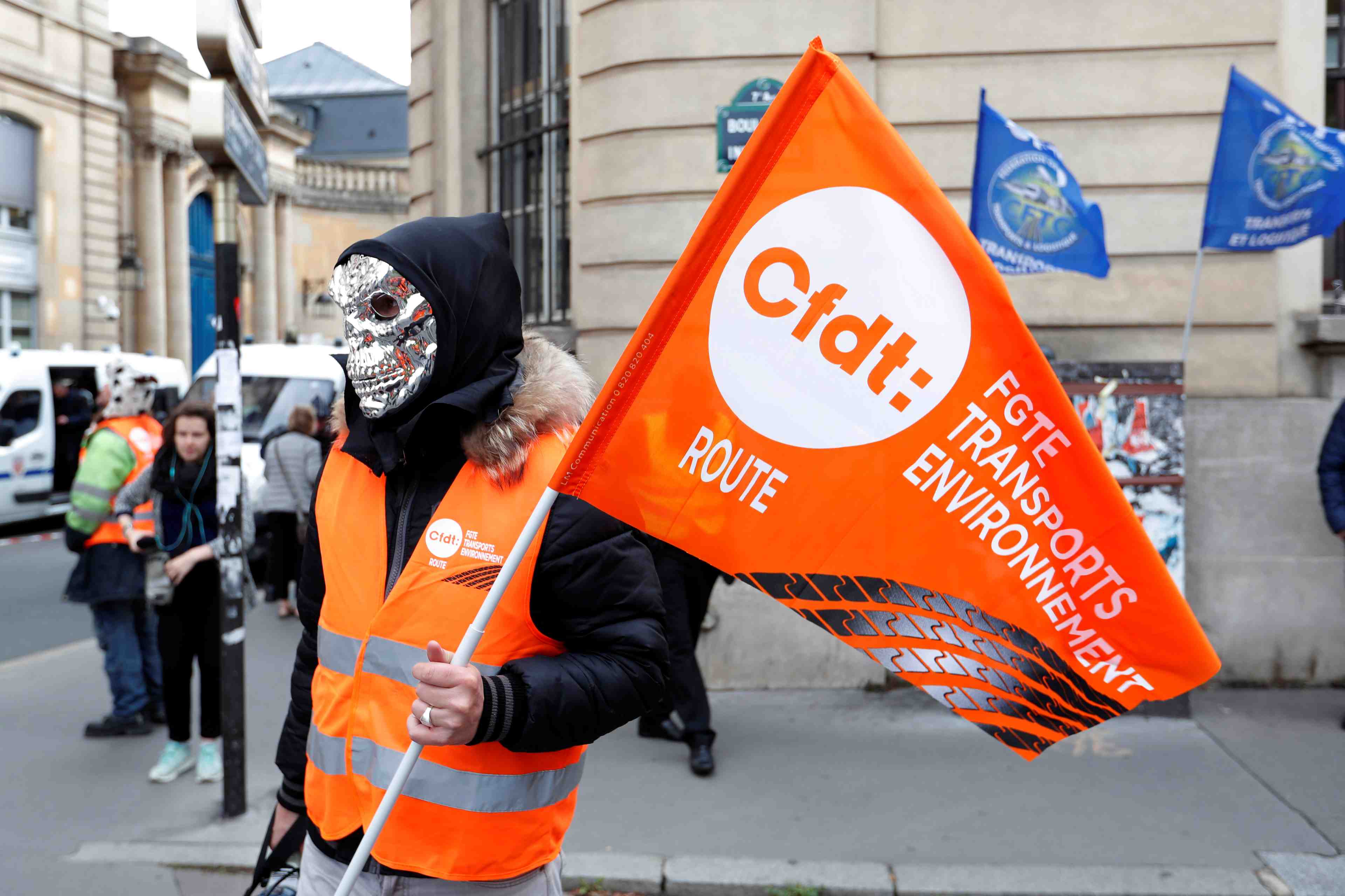 Le ministere du travail se penche sur le cas des routiers