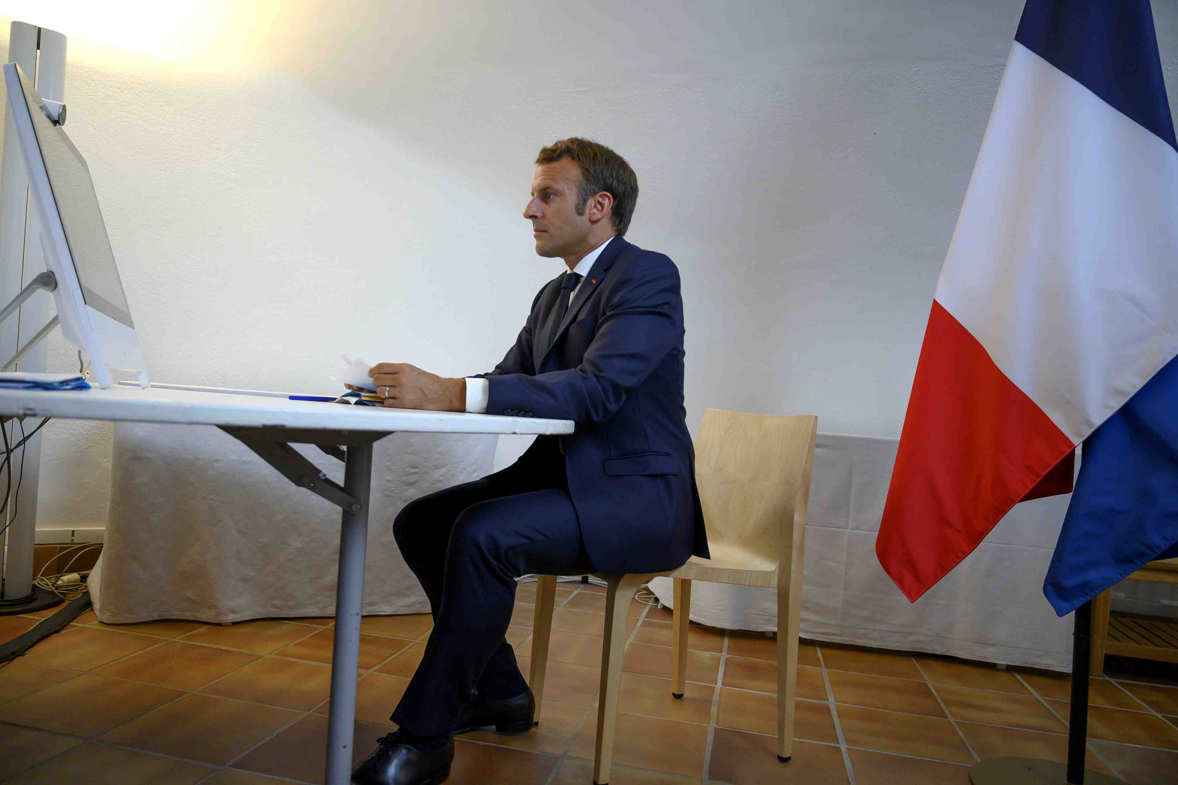 Macron reunira mardi un conseil de defense apres l'attaque au niger