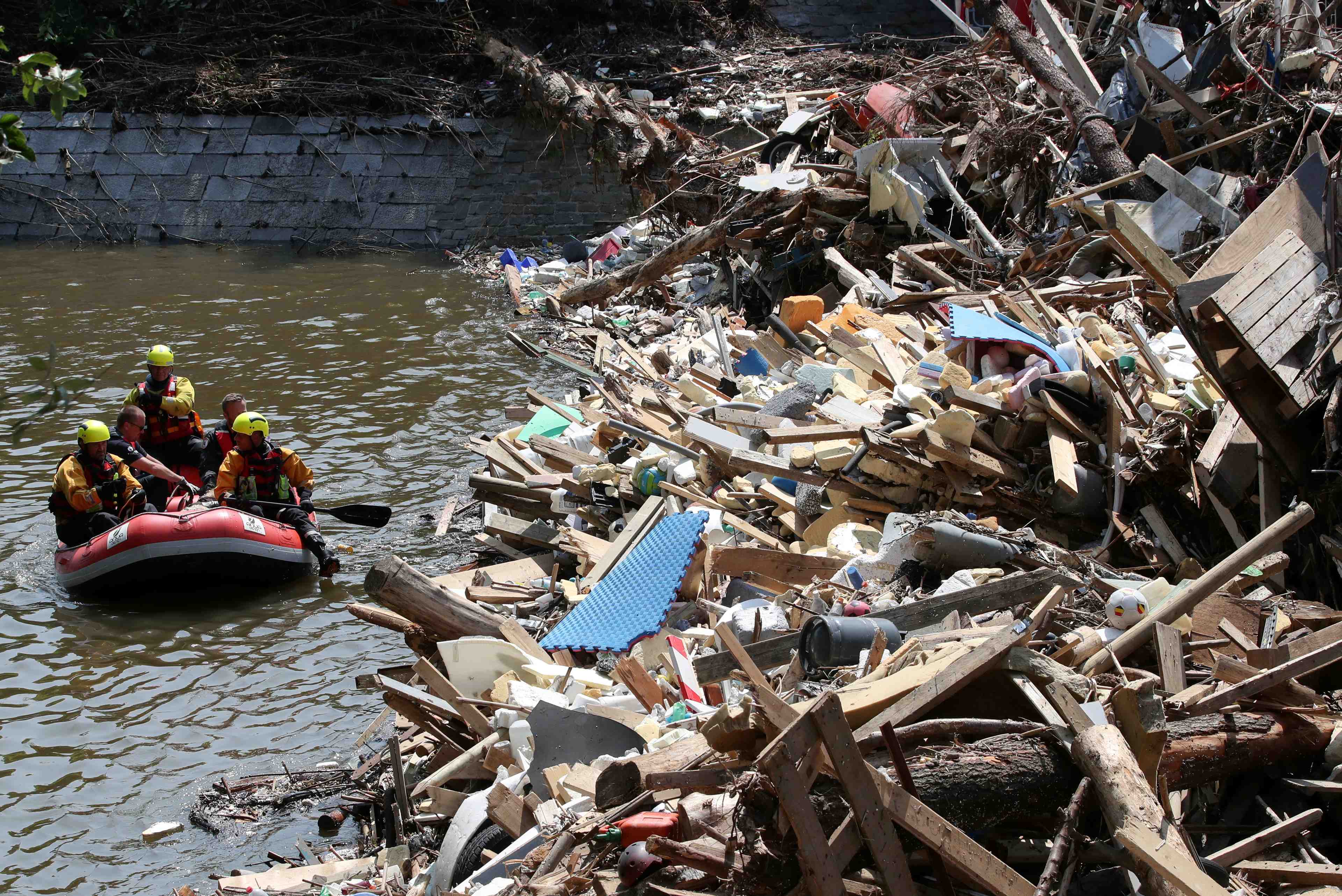 Un mois apres les inondations, la belgique tente de se reconstruire