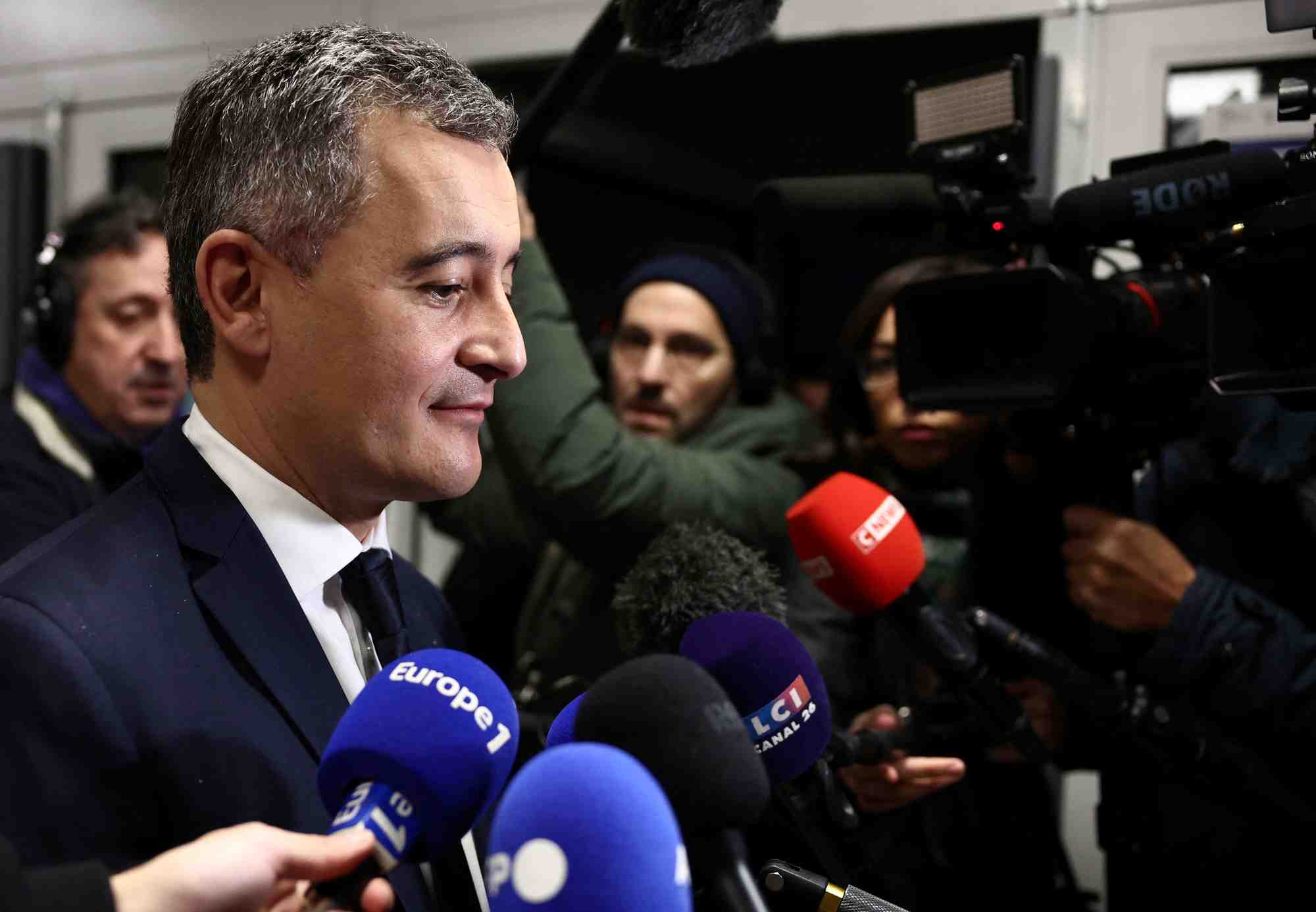 Le ministre francais de l'interieur gerald darmanin s'entretient avec des journalistes a maisons-alfort, pres de paris